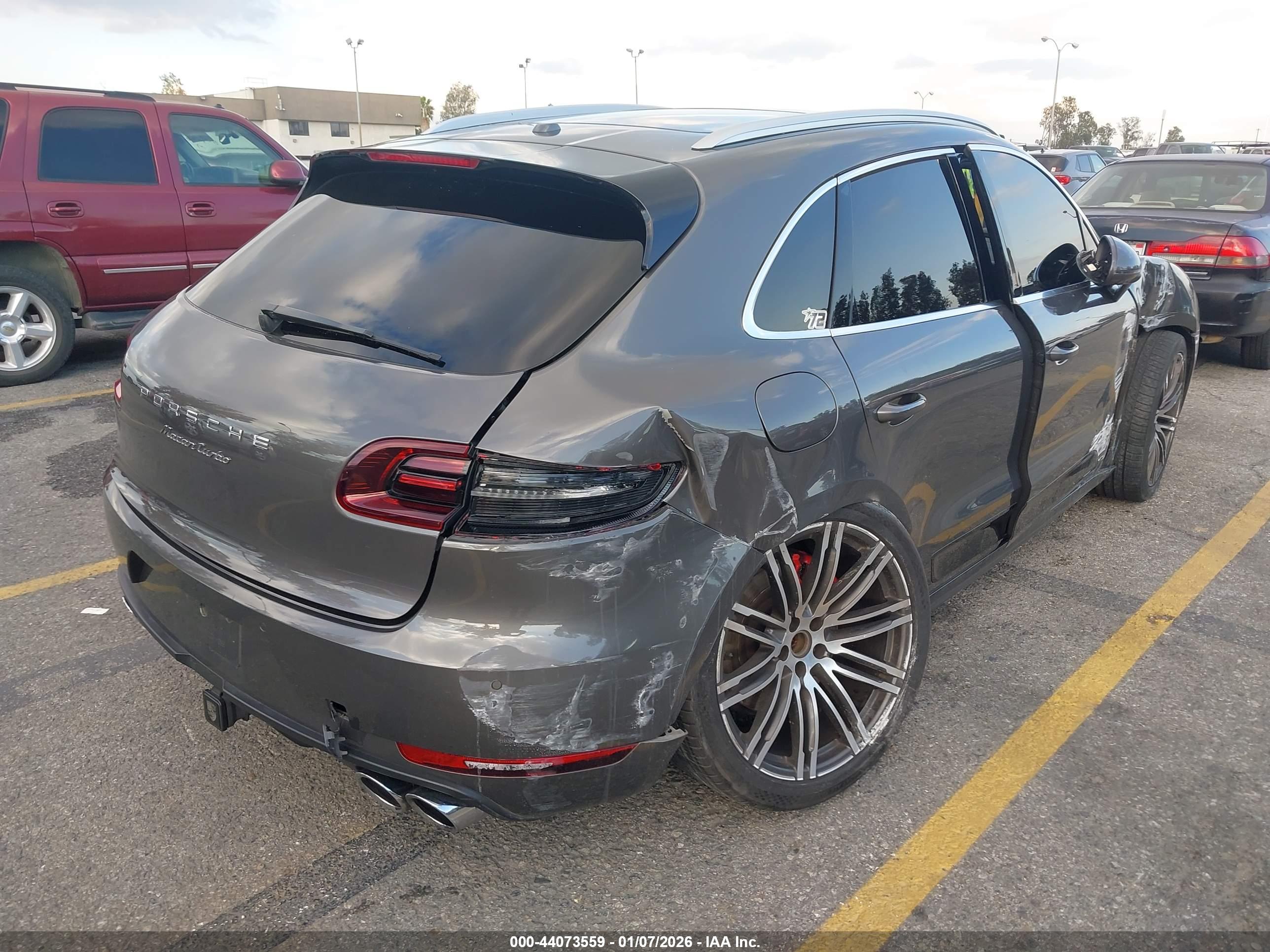 PORSCHE MACAN image 4