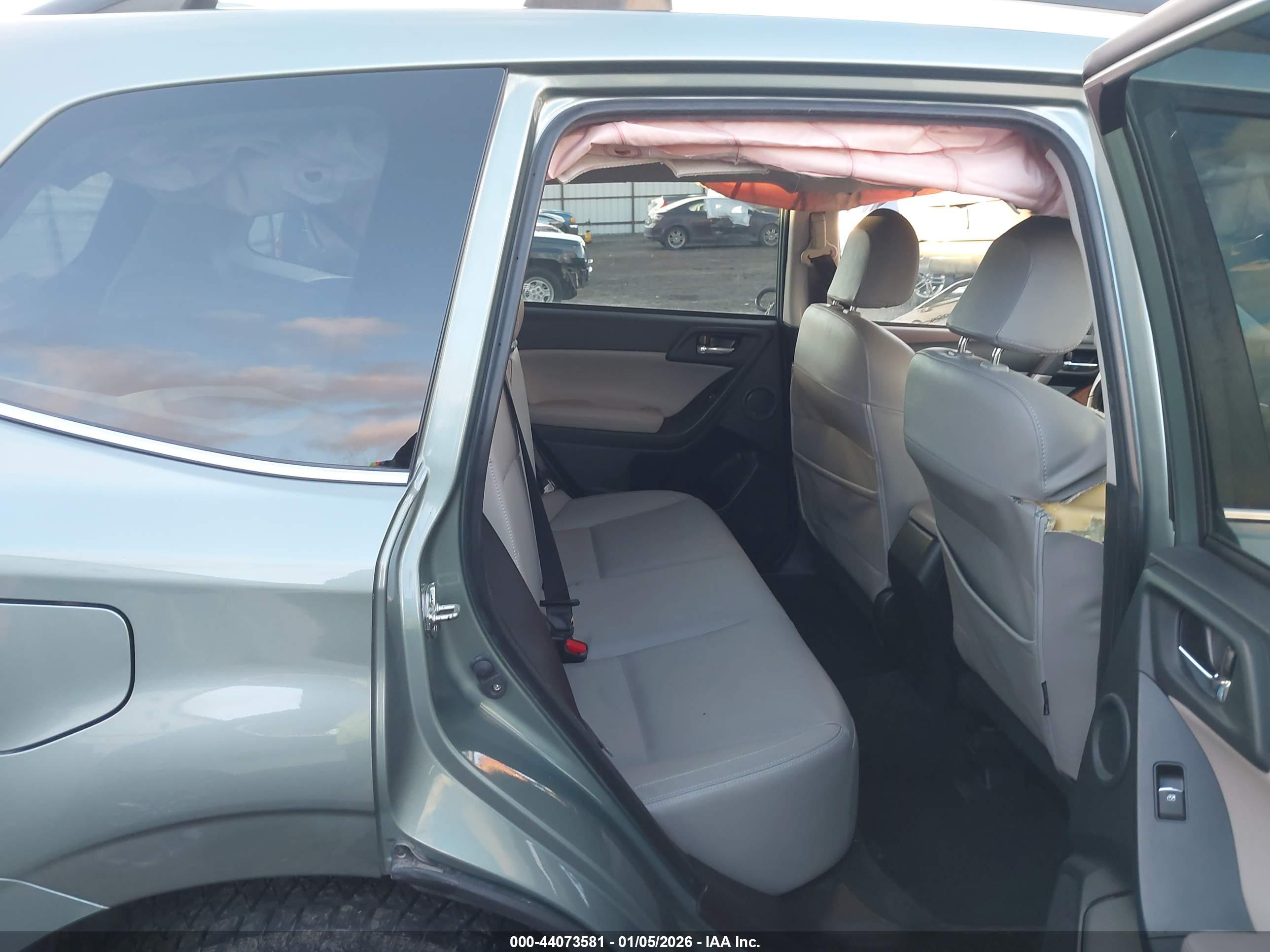 SUBARU FORESTER image 8