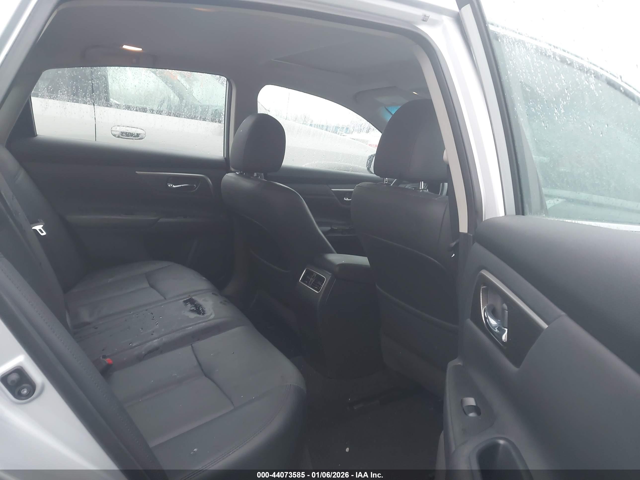 NISSAN ALTIMA image 8