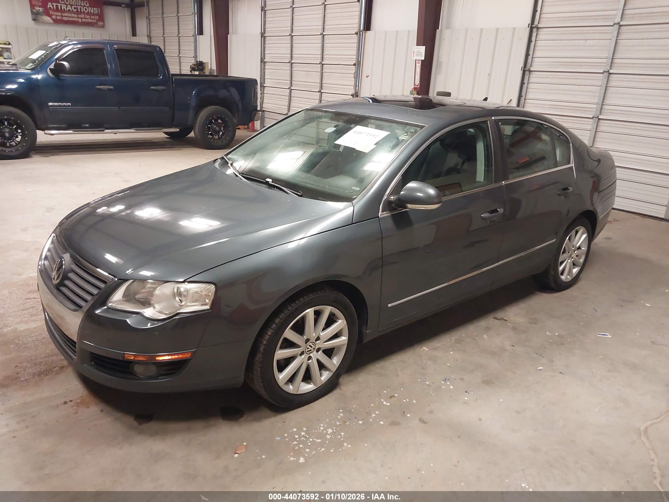 VOLKSWAGEN PASSAT image 2