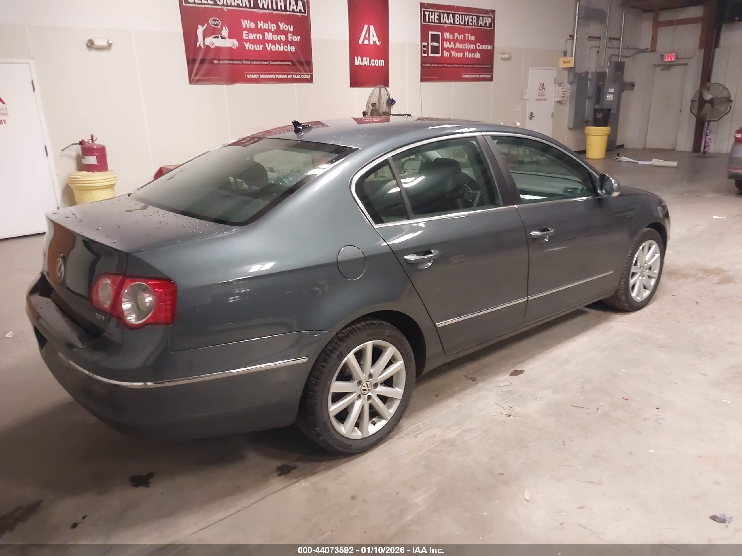 VOLKSWAGEN PASSAT image 4