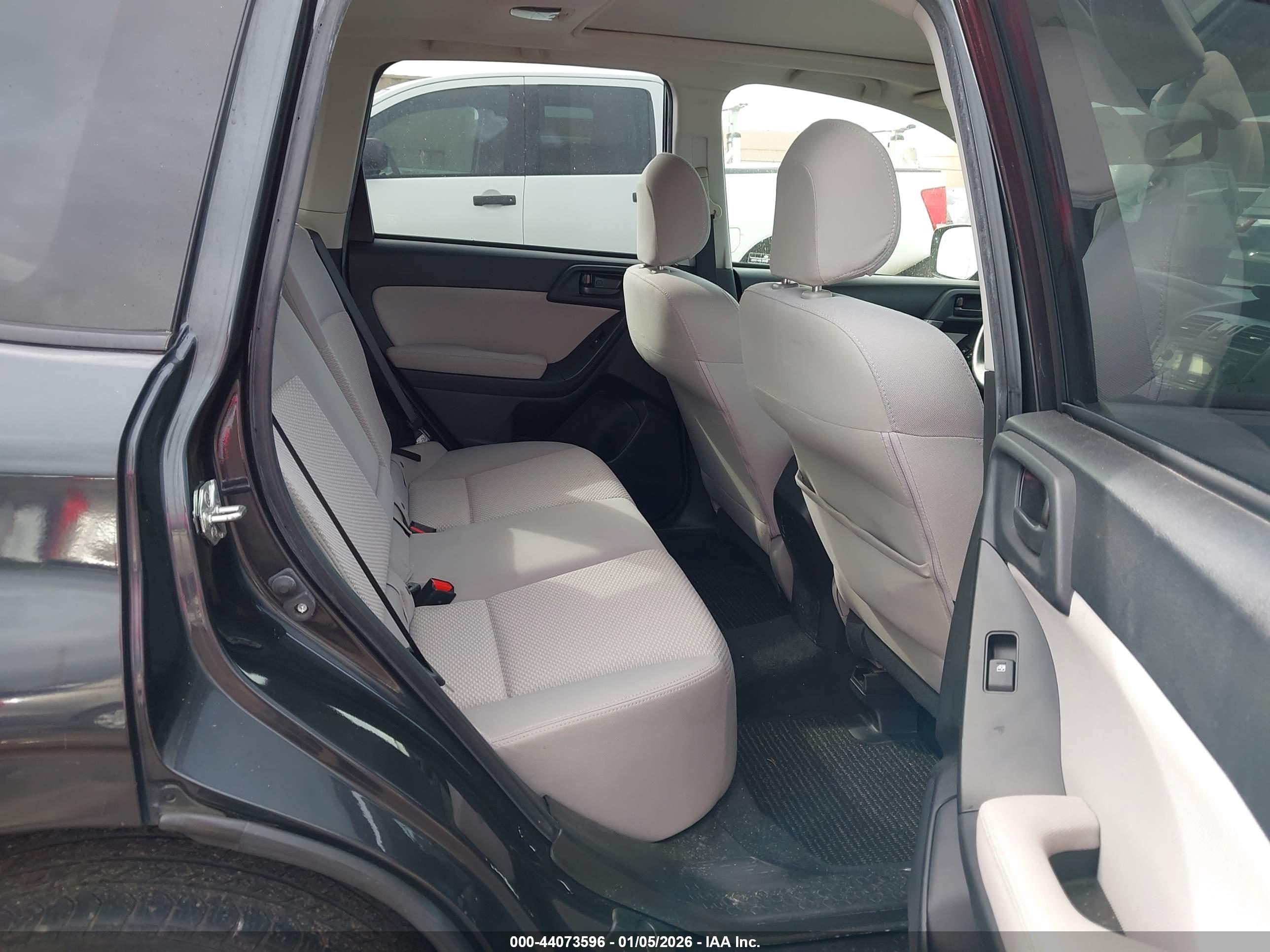 SUBARU FORESTER image 8