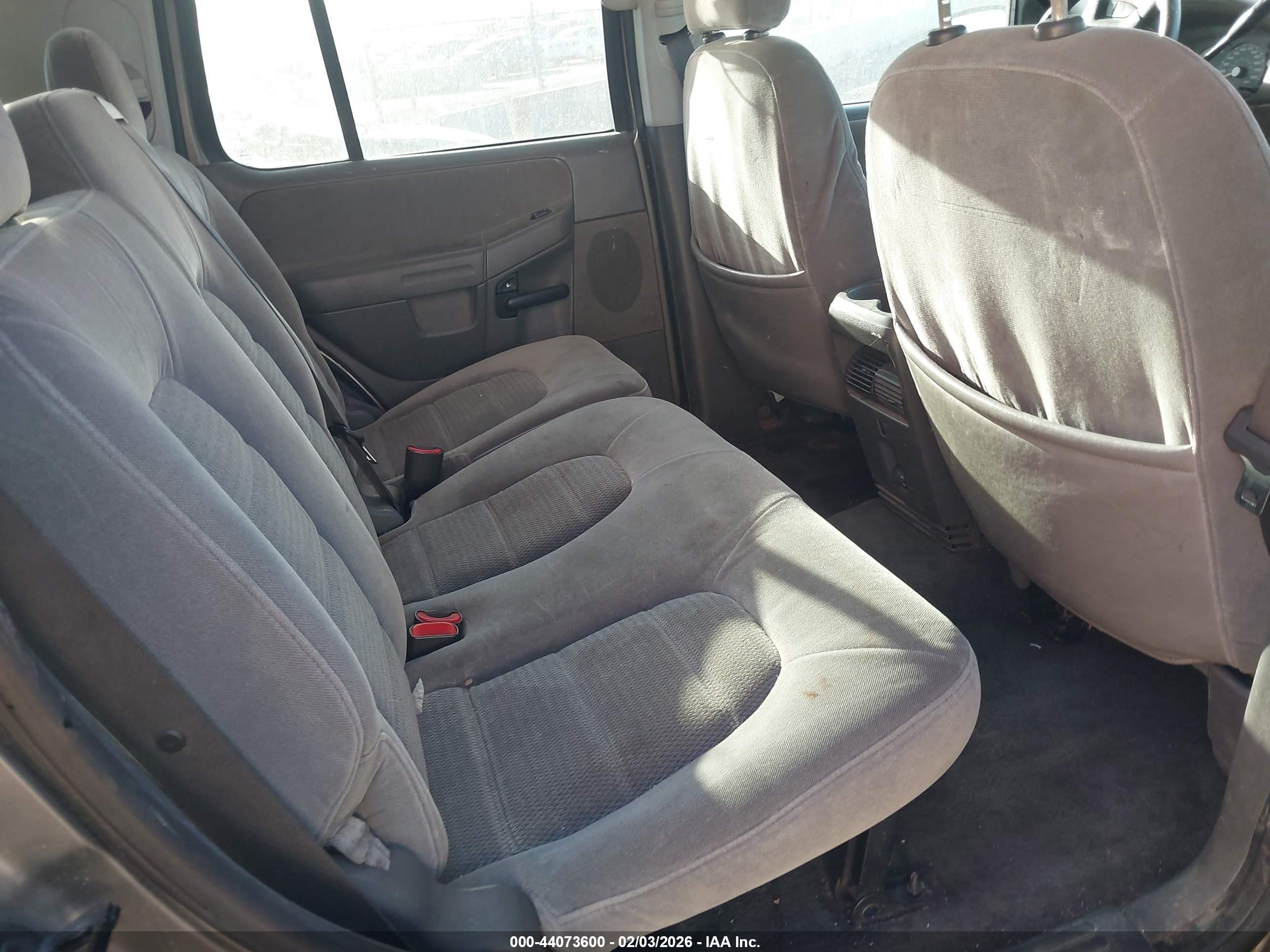 FORD EXPLORER image 8