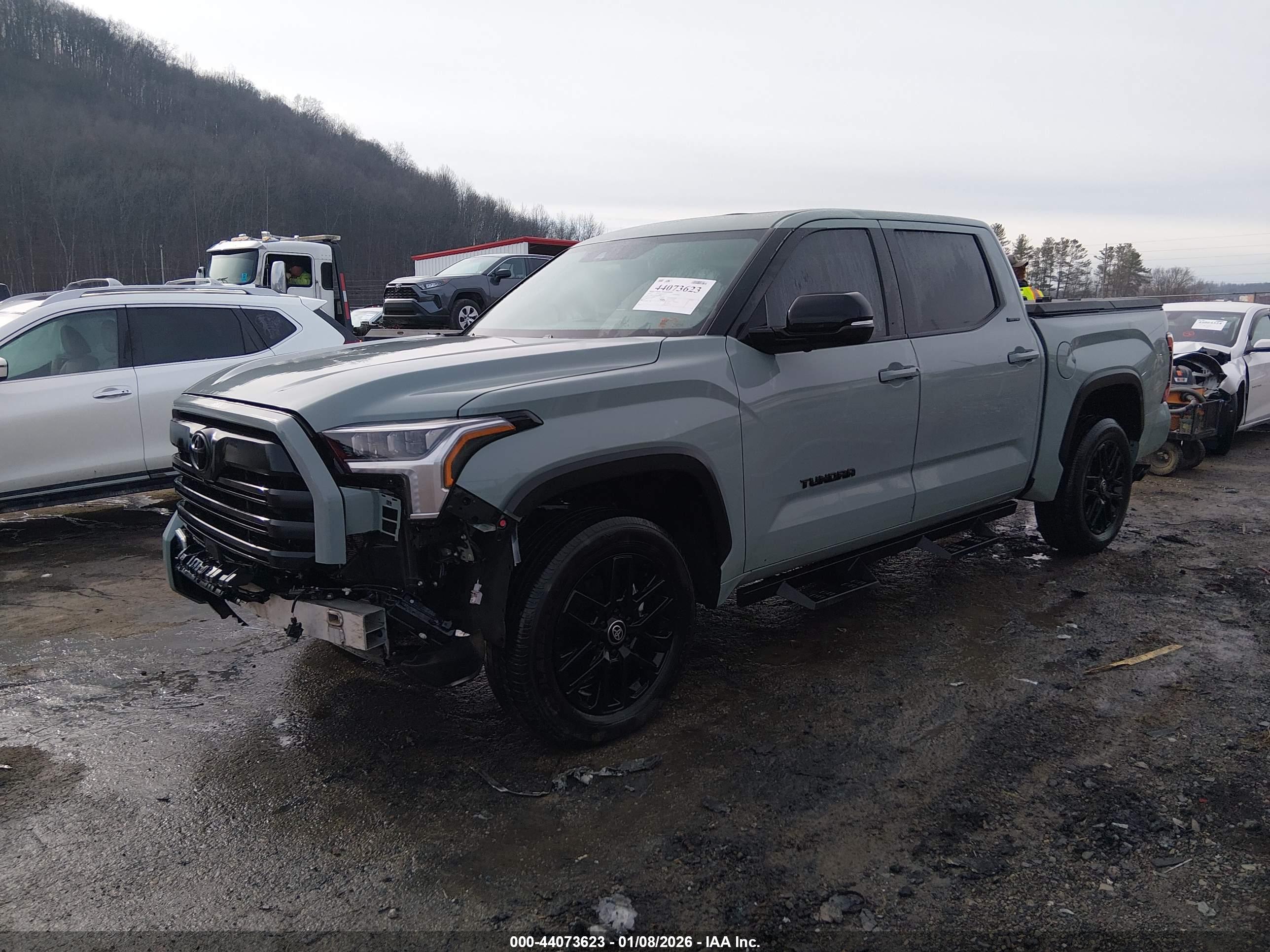 TOYOTA TUNDRA image 2