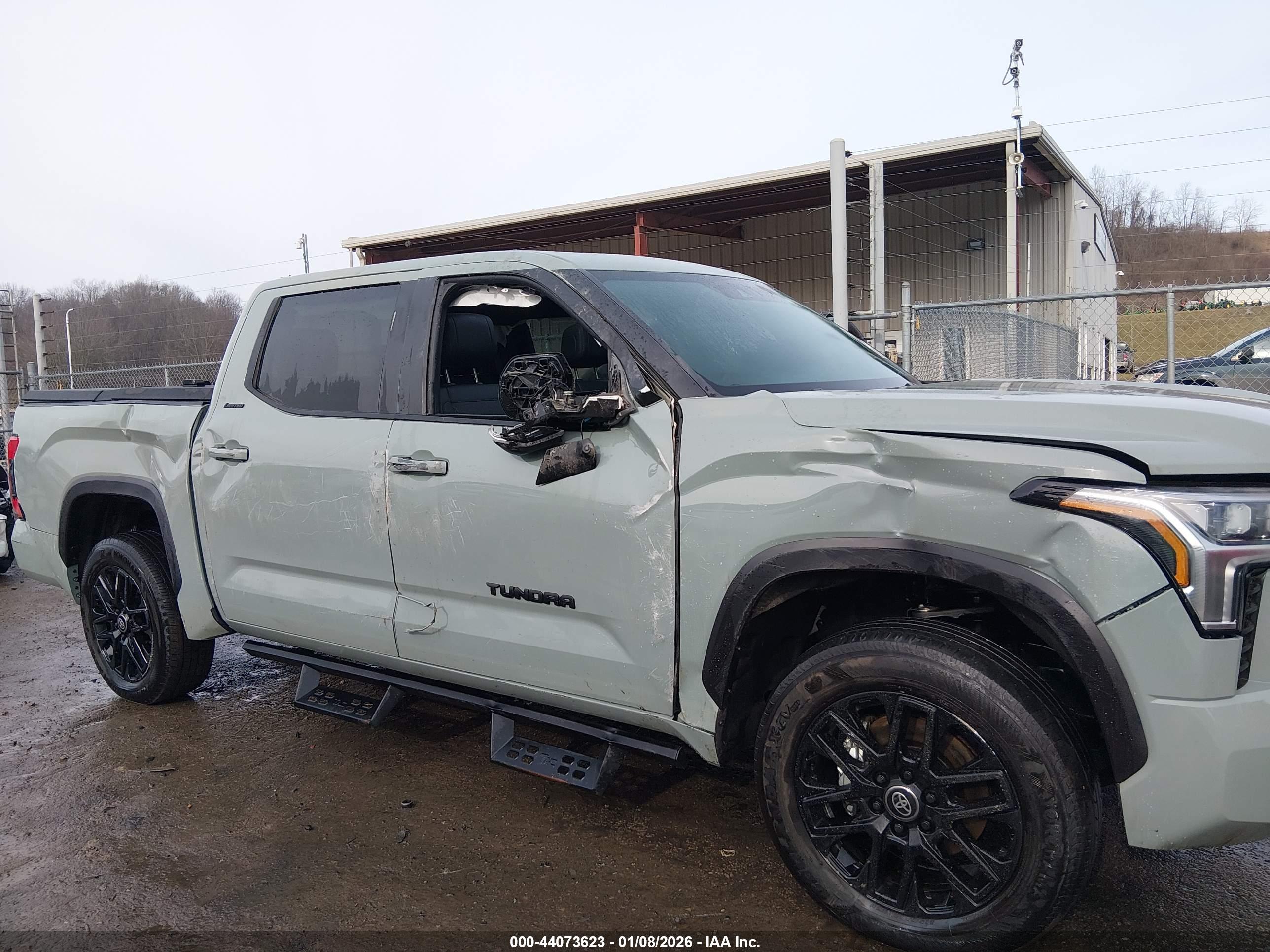 TOYOTA TUNDRA image 6