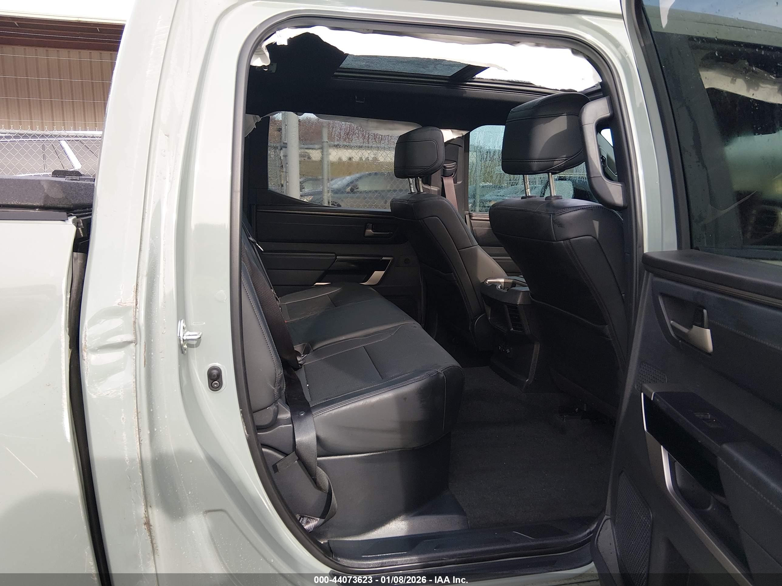 TOYOTA TUNDRA image 8