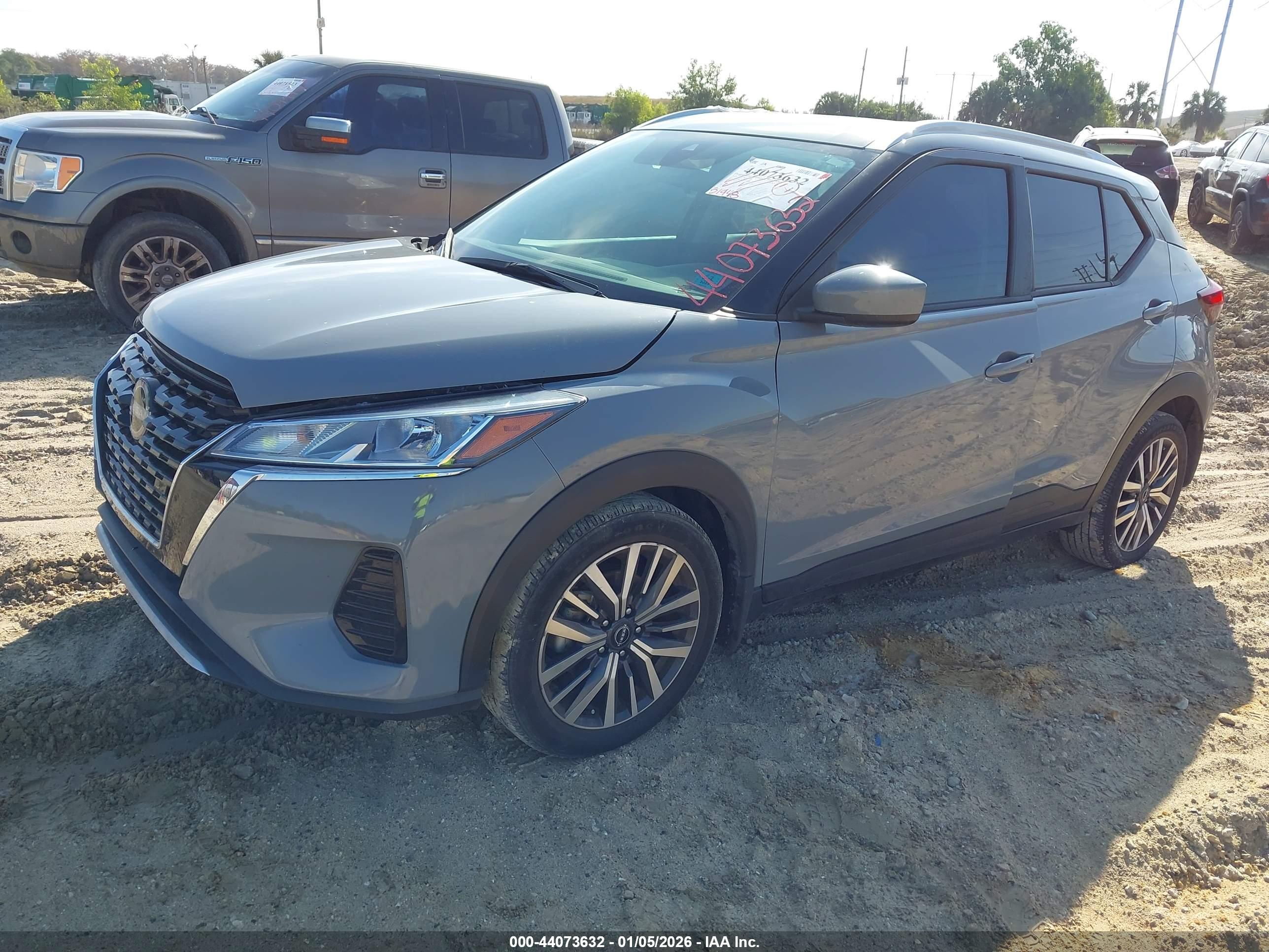 NISSAN KICKS image 2