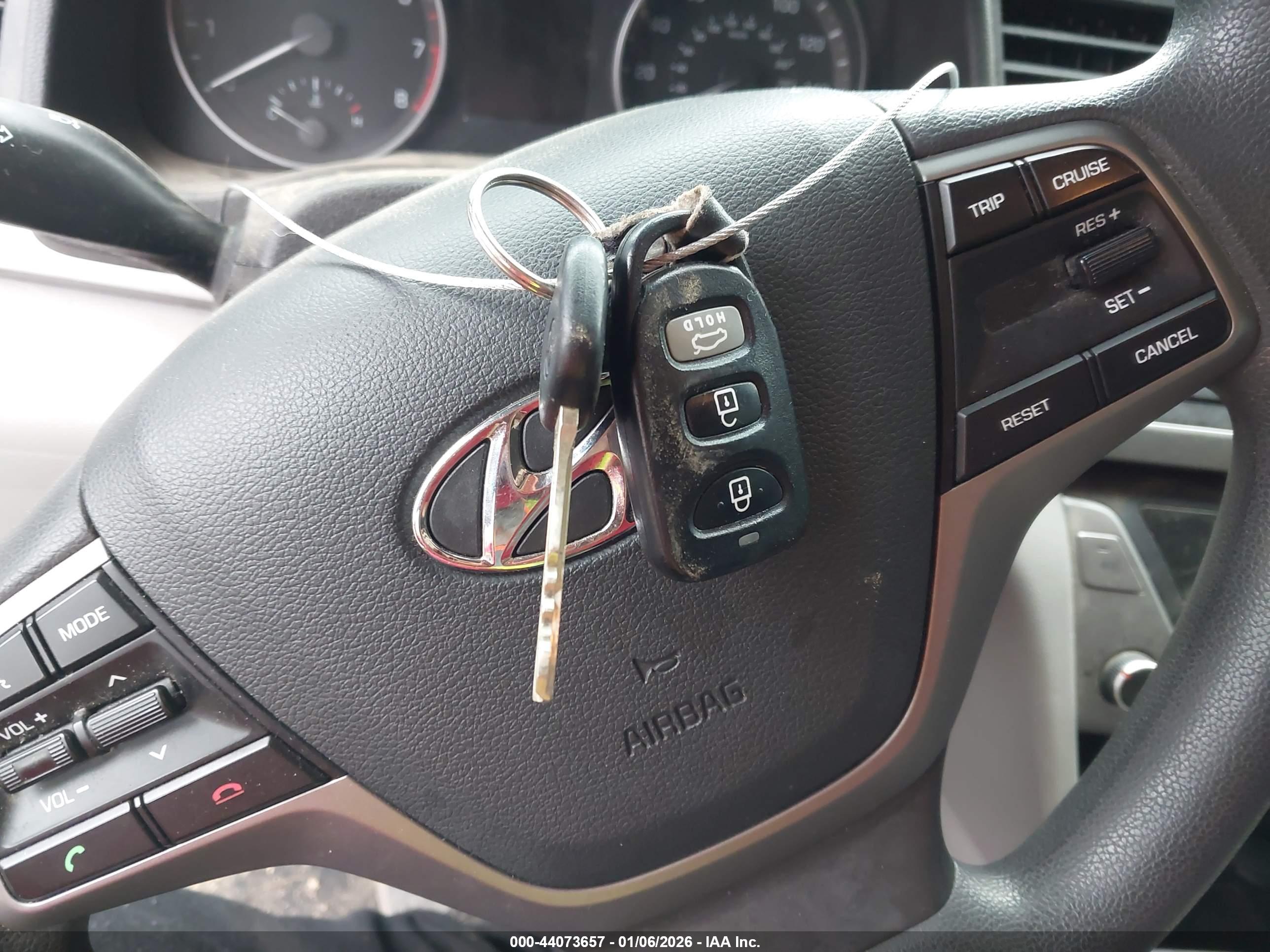HYUNDAI ELANTRA image 11