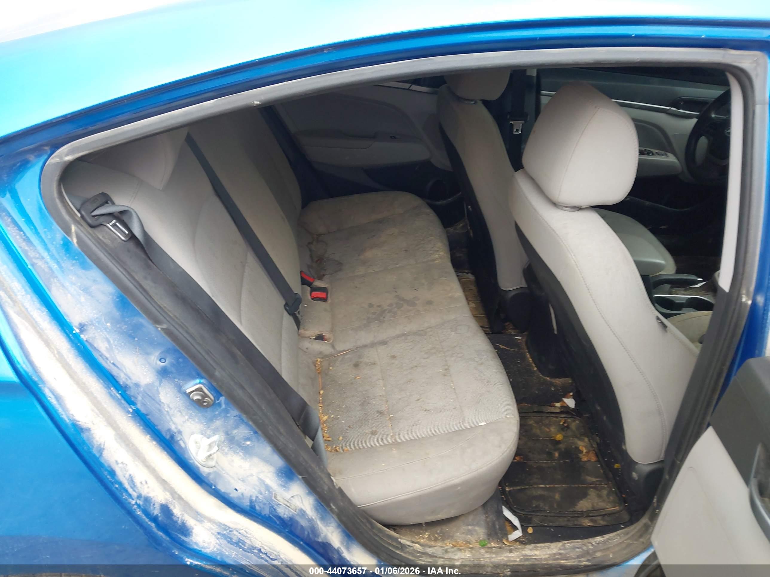 HYUNDAI ELANTRA image 8