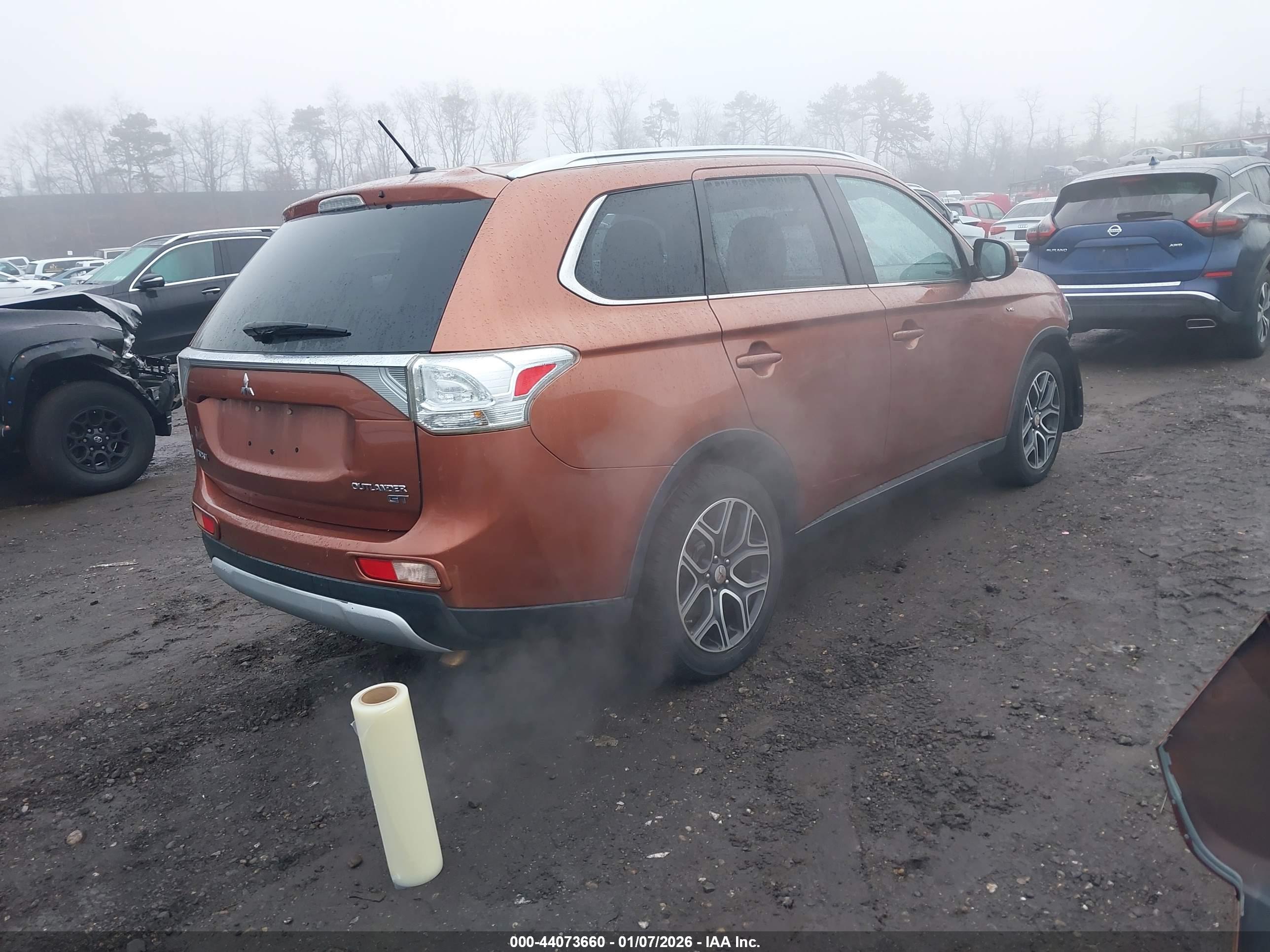 MITSUBISHI OUTLANDER image 4