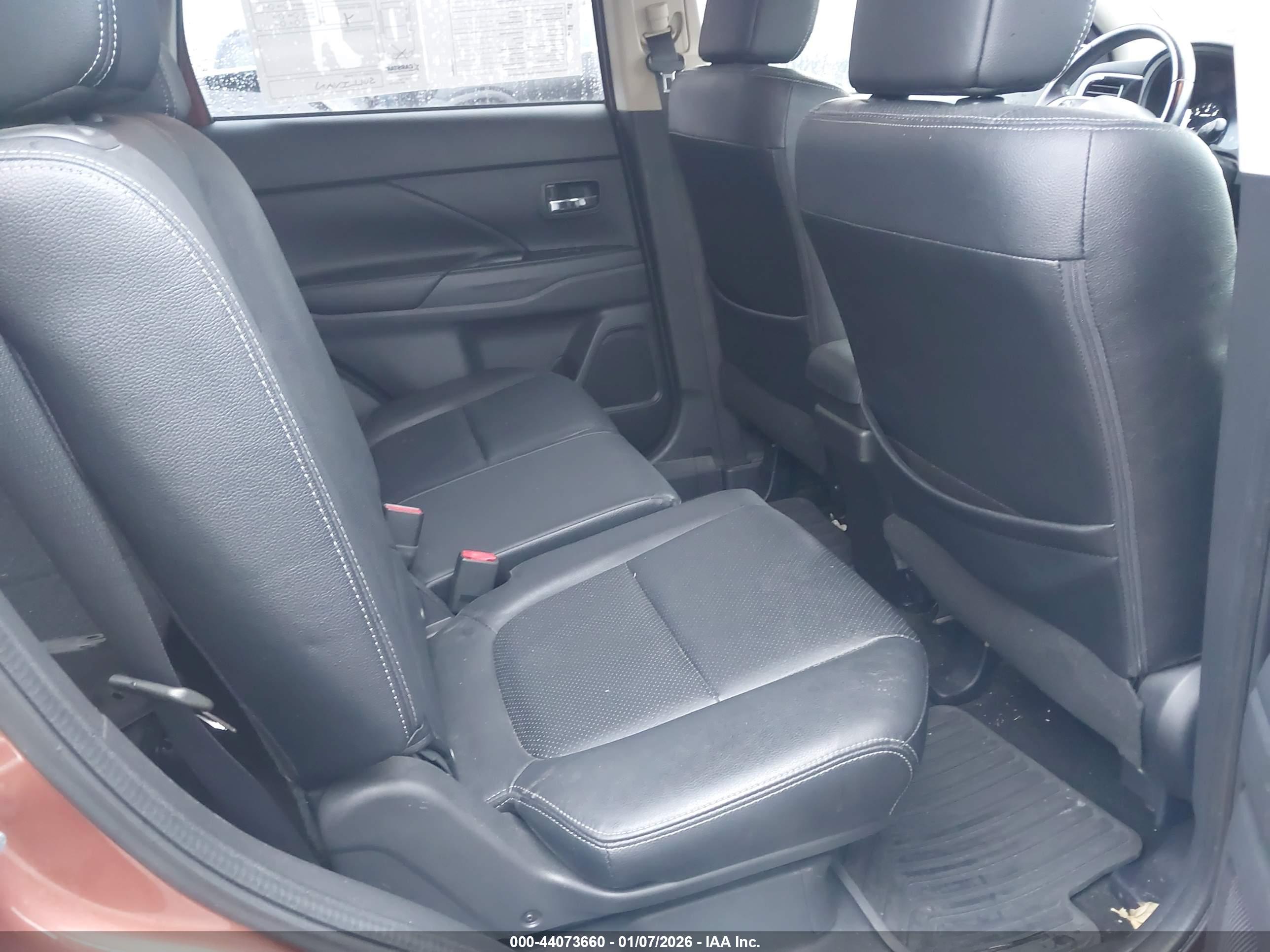 MITSUBISHI OUTLANDER image 8