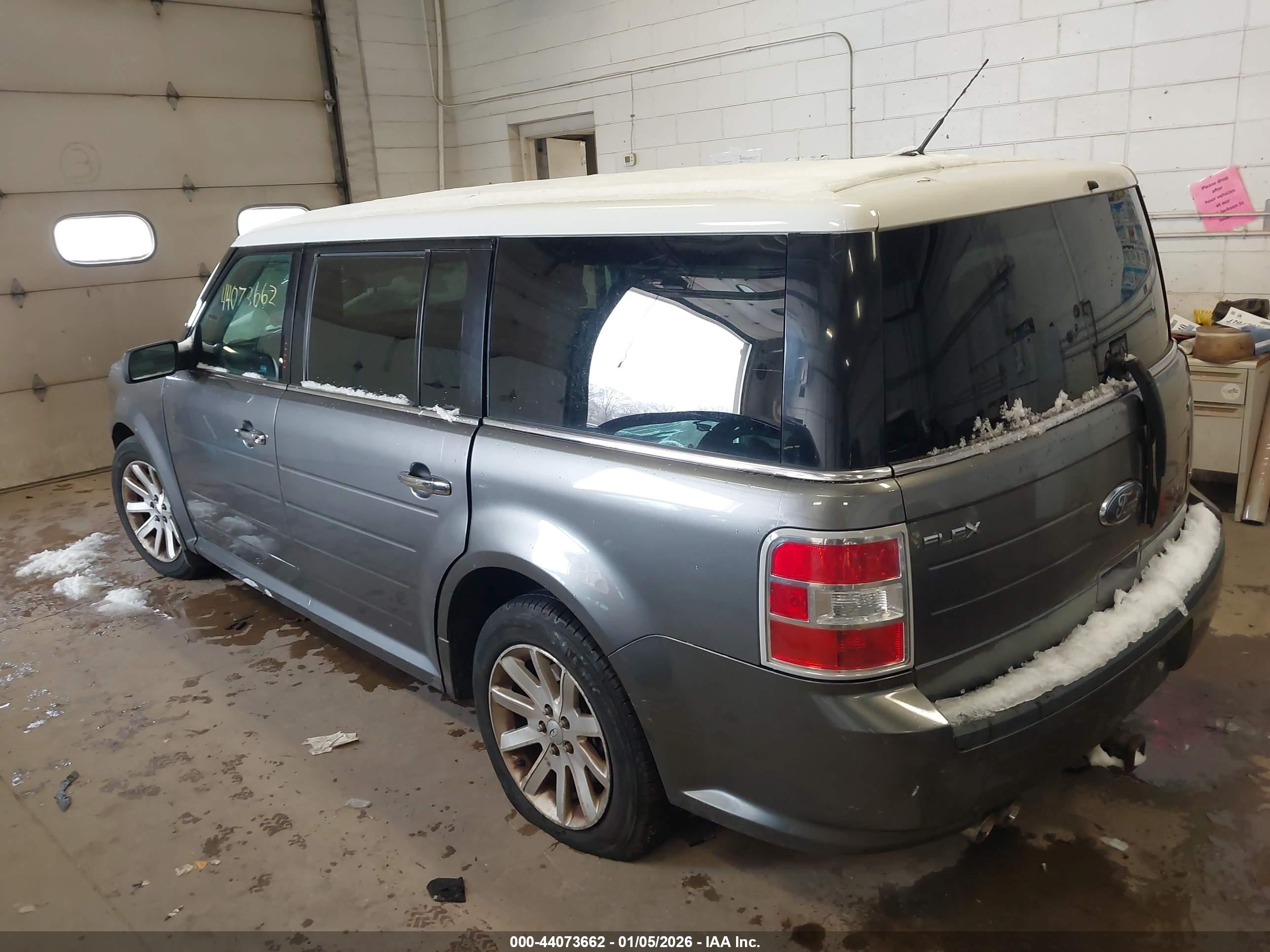 FORD FLEX image 3