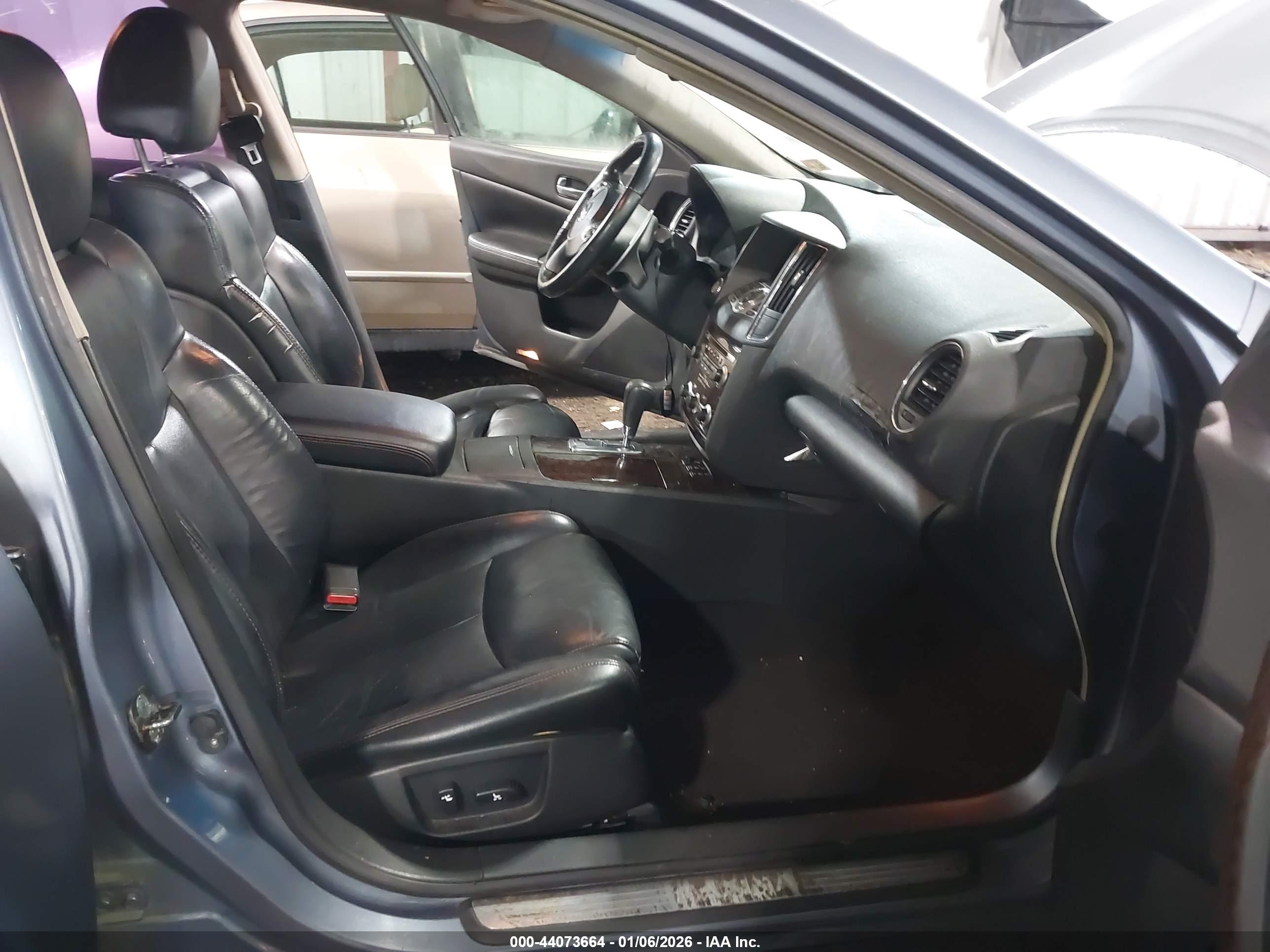 NISSAN MAXIMA image 5