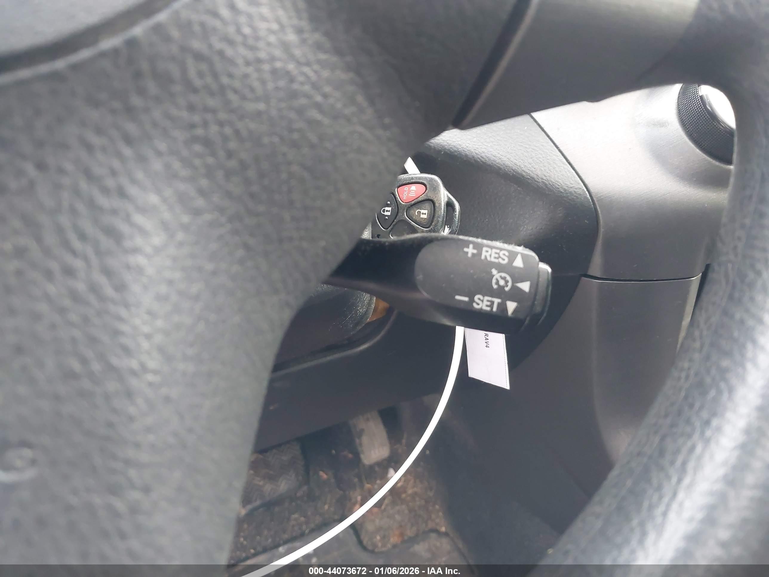 TOYOTA RAV4 image 11