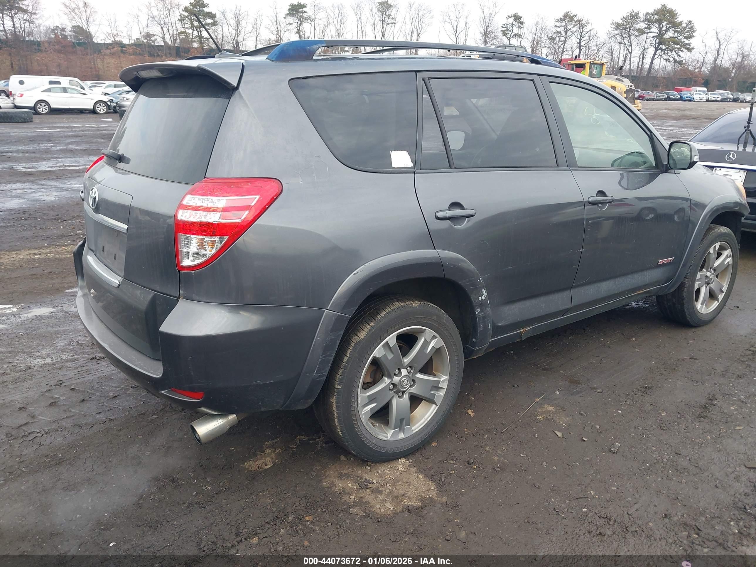 TOYOTA RAV4 image 4