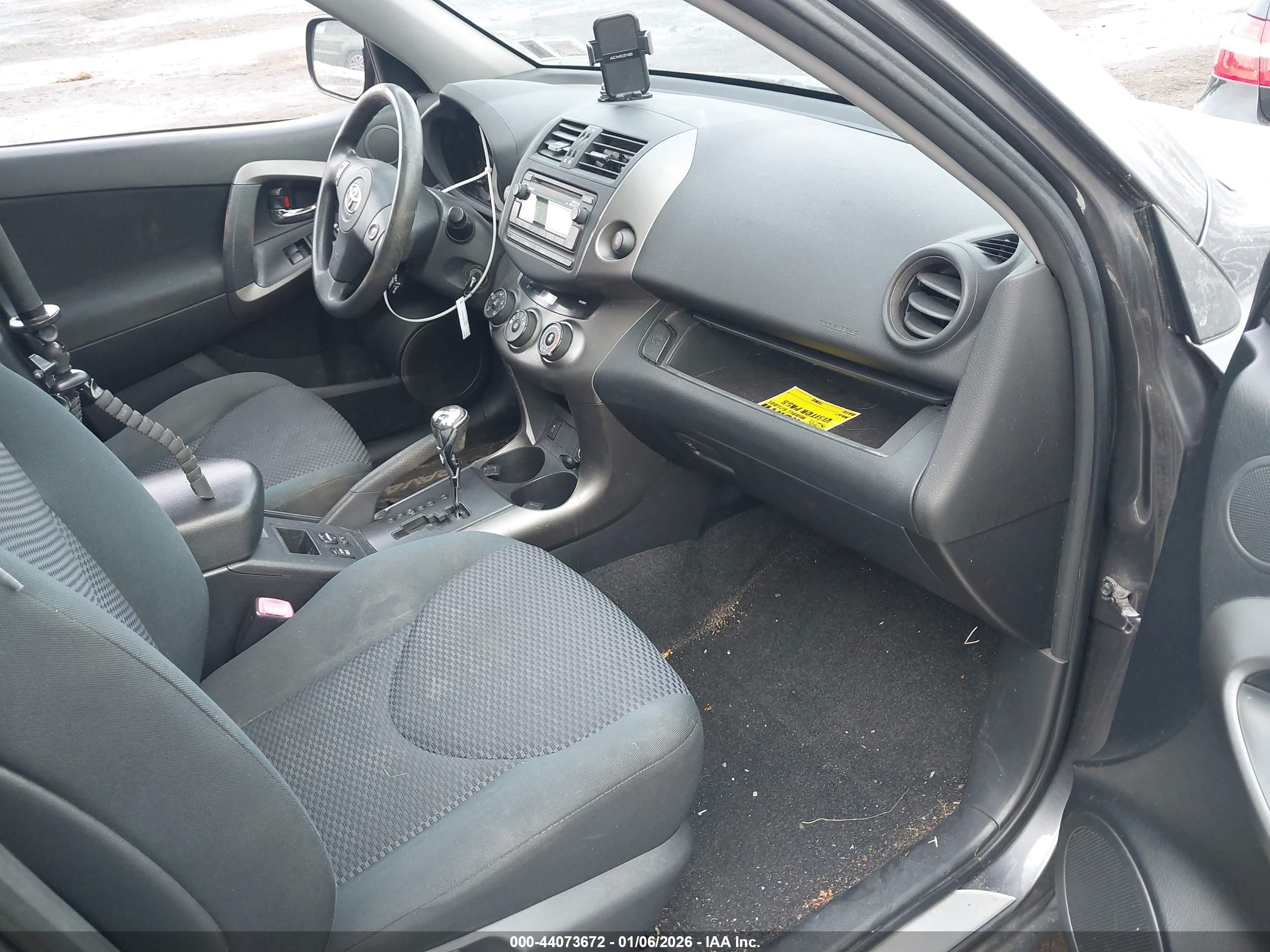 TOYOTA RAV4 image 5