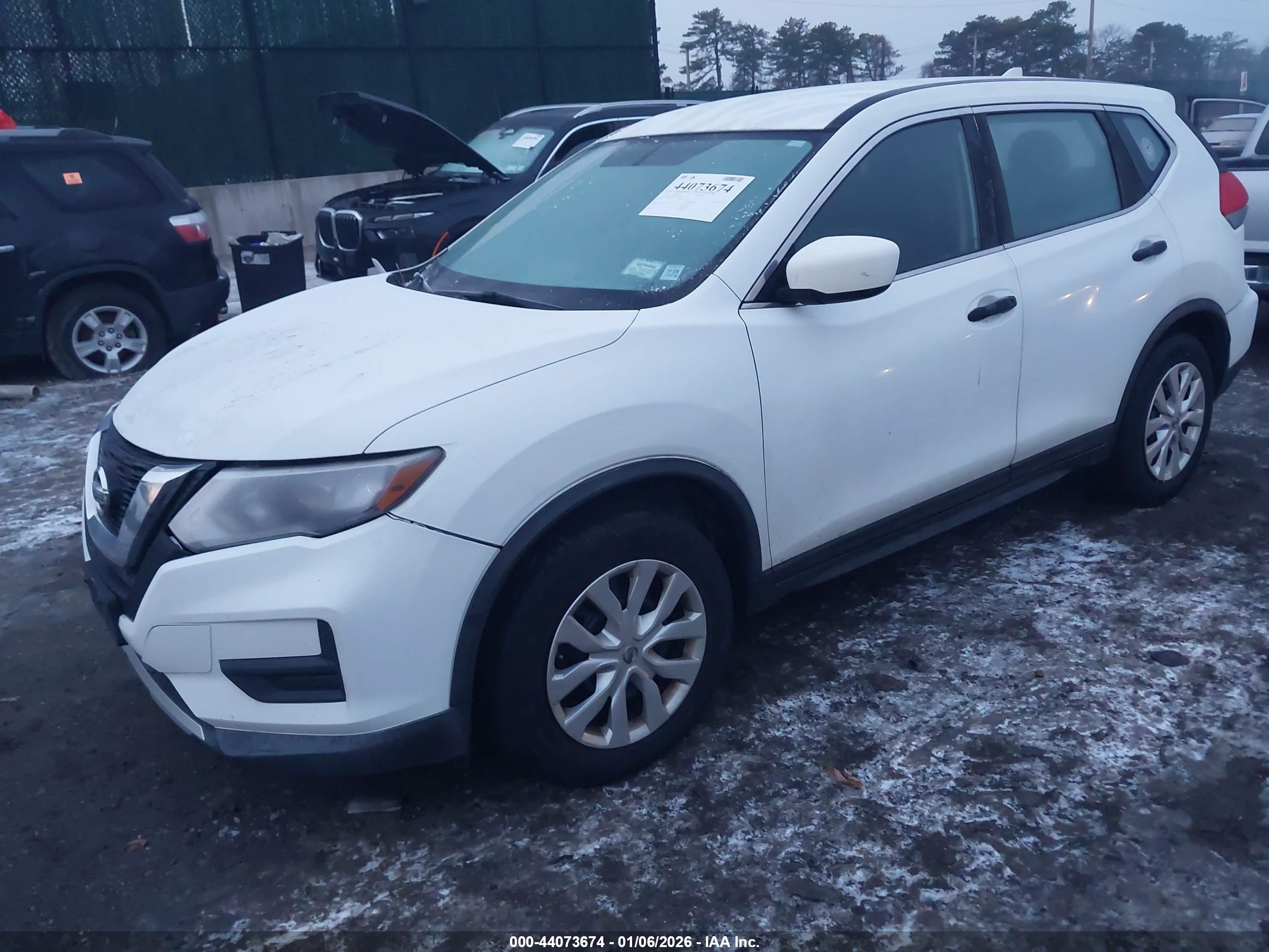 NISSAN ROGUE image 2