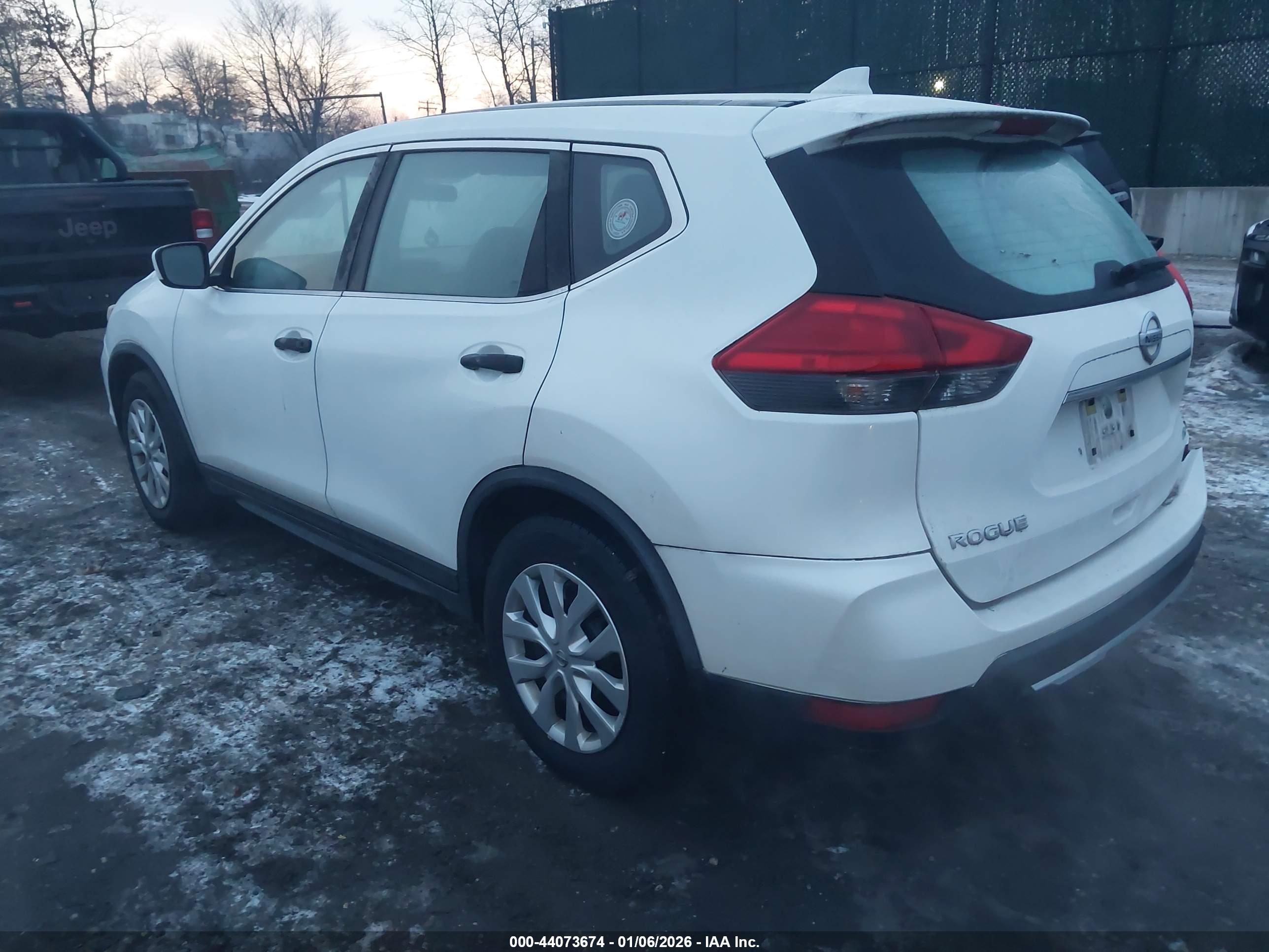 NISSAN ROGUE image 3