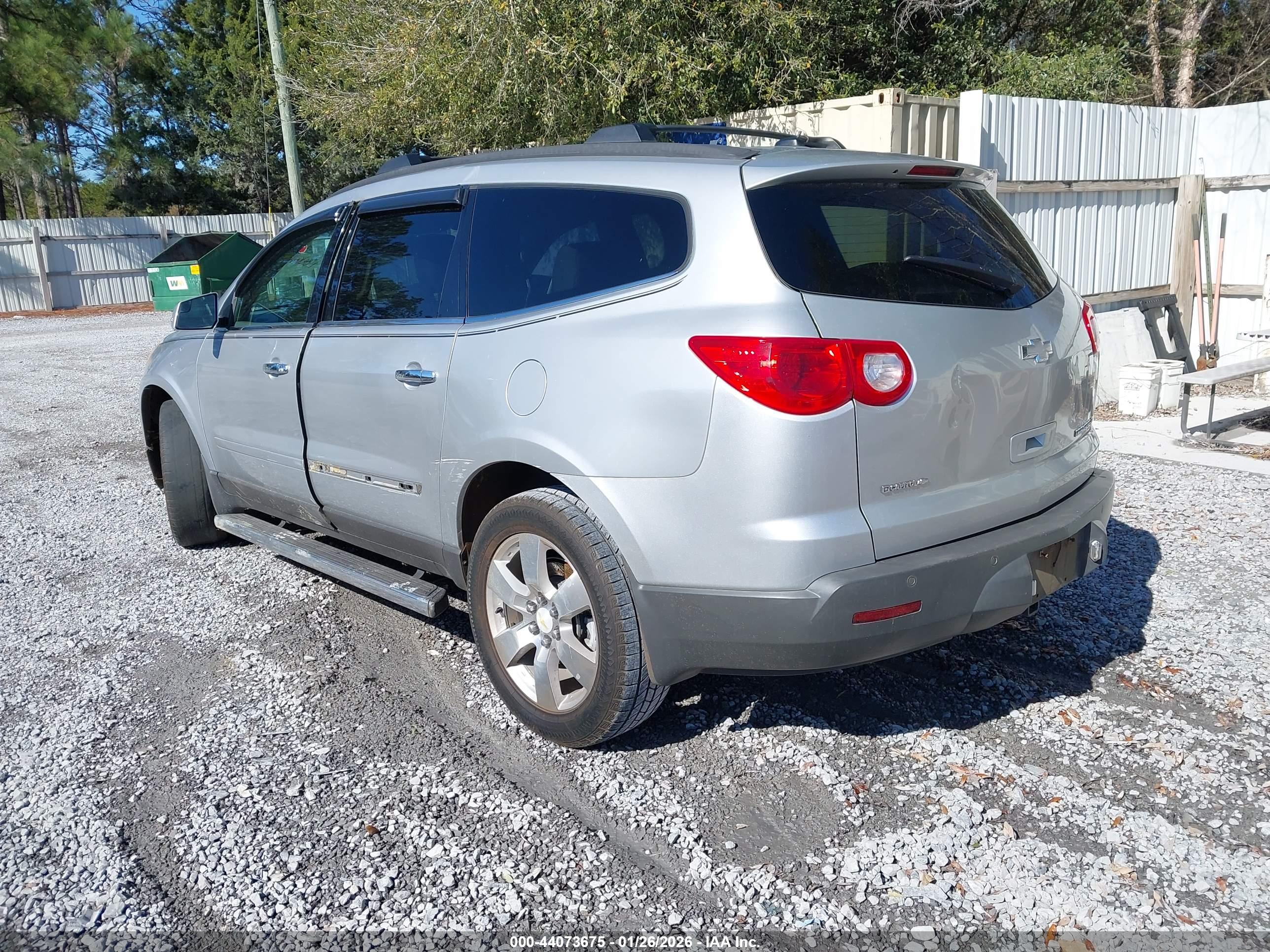CHEVROLET TRAVERSE image 3