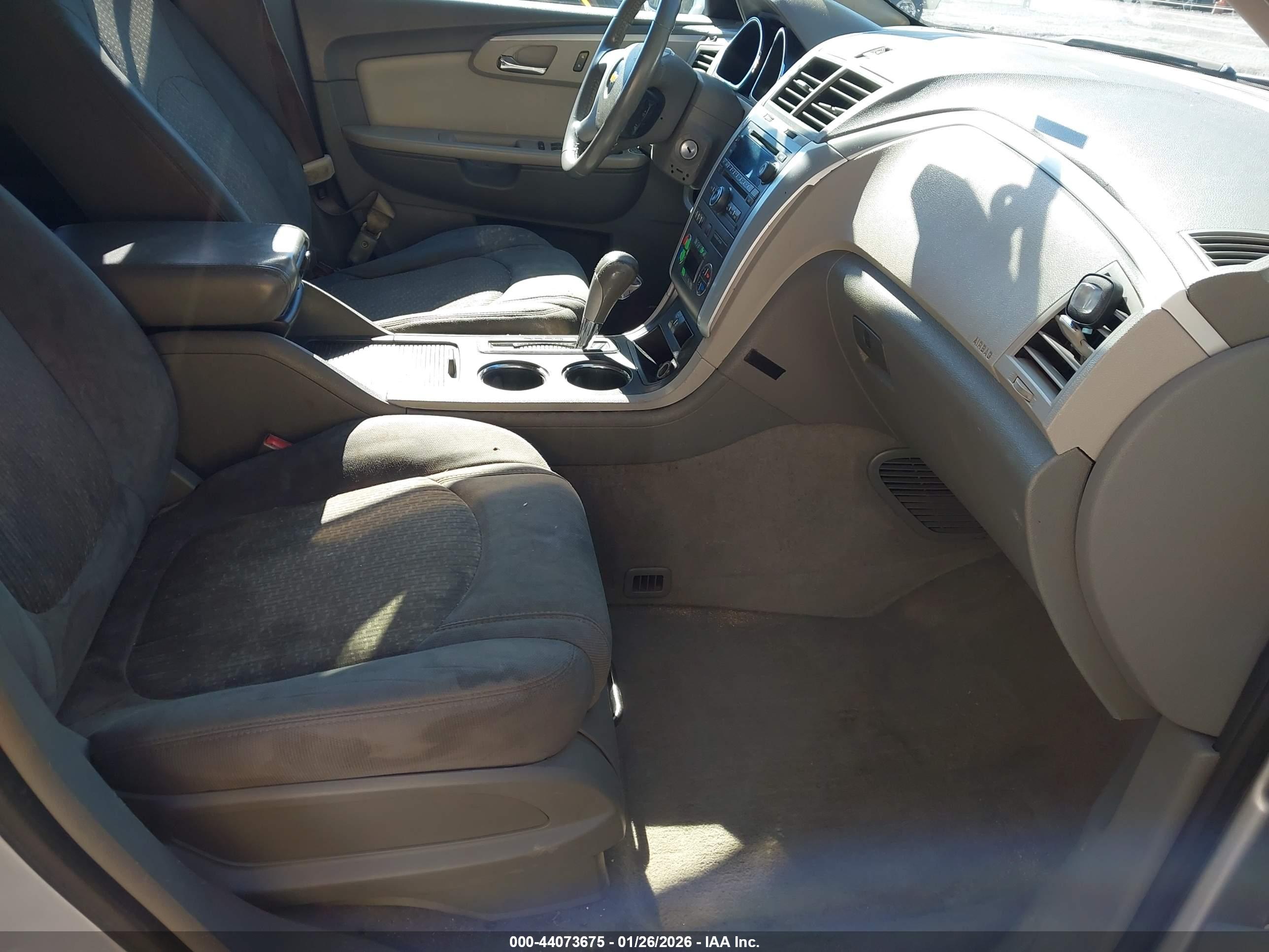 CHEVROLET TRAVERSE image 5