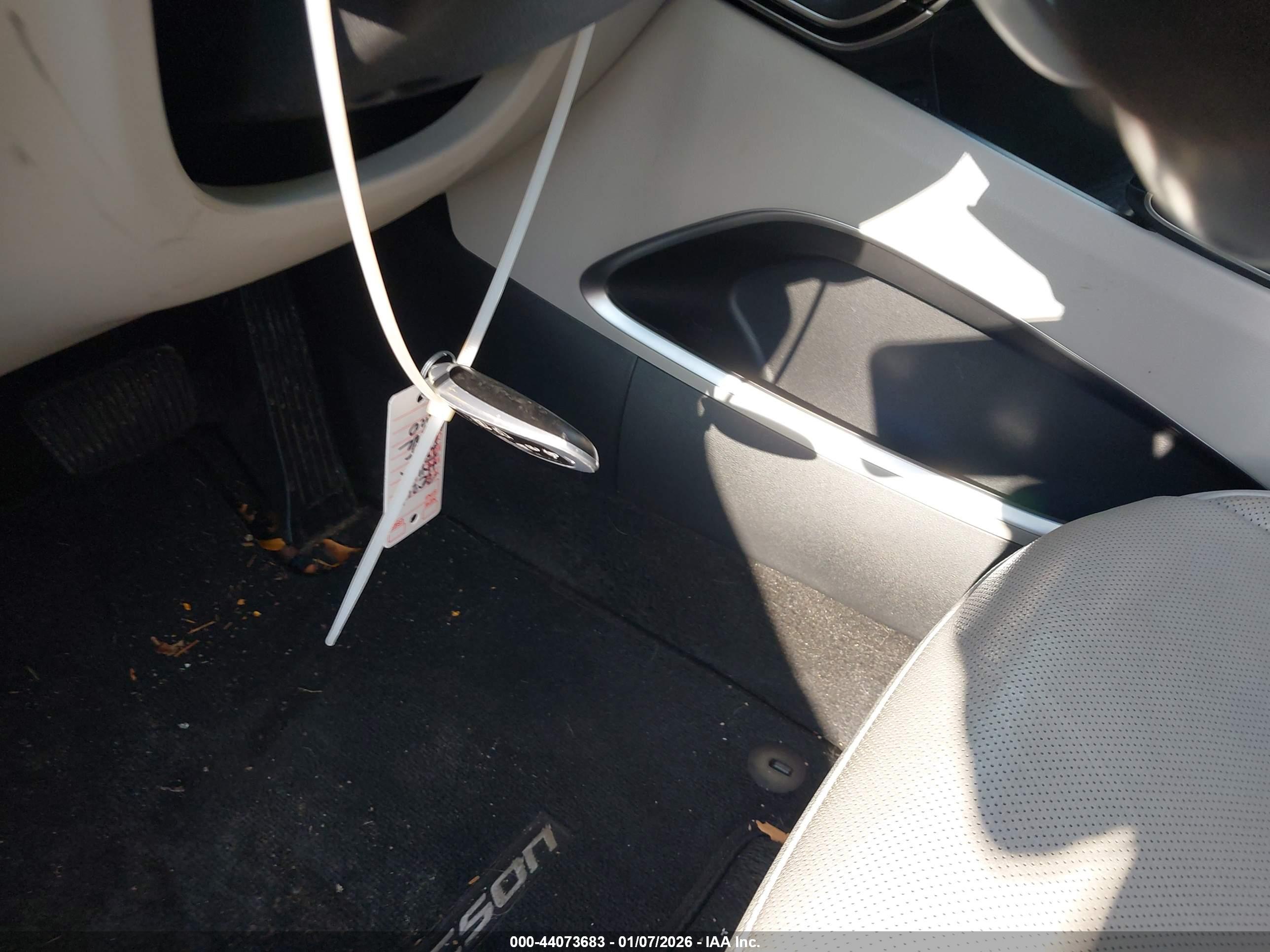HYUNDAI TUCSON image 11