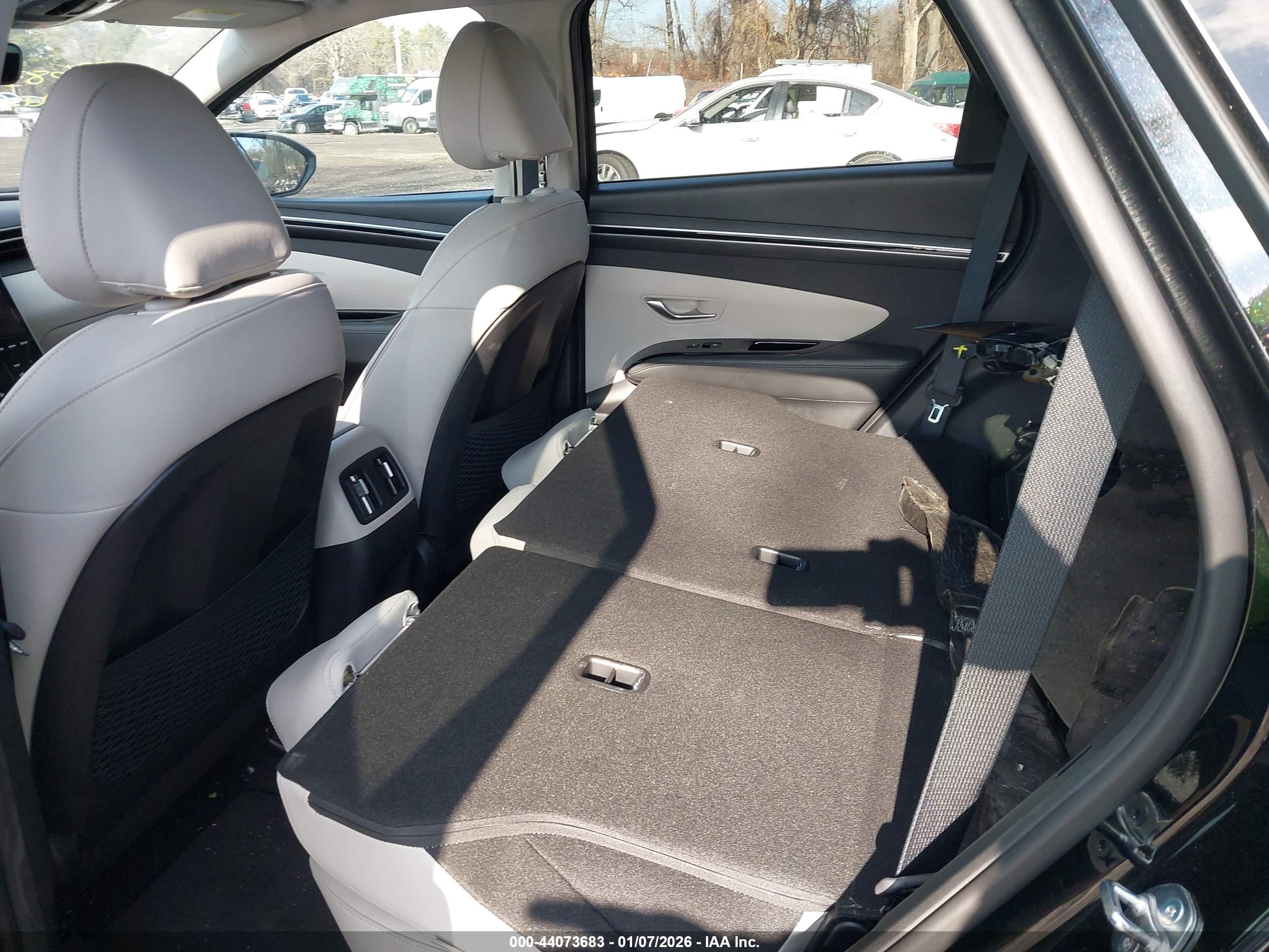 HYUNDAI TUCSON image 8