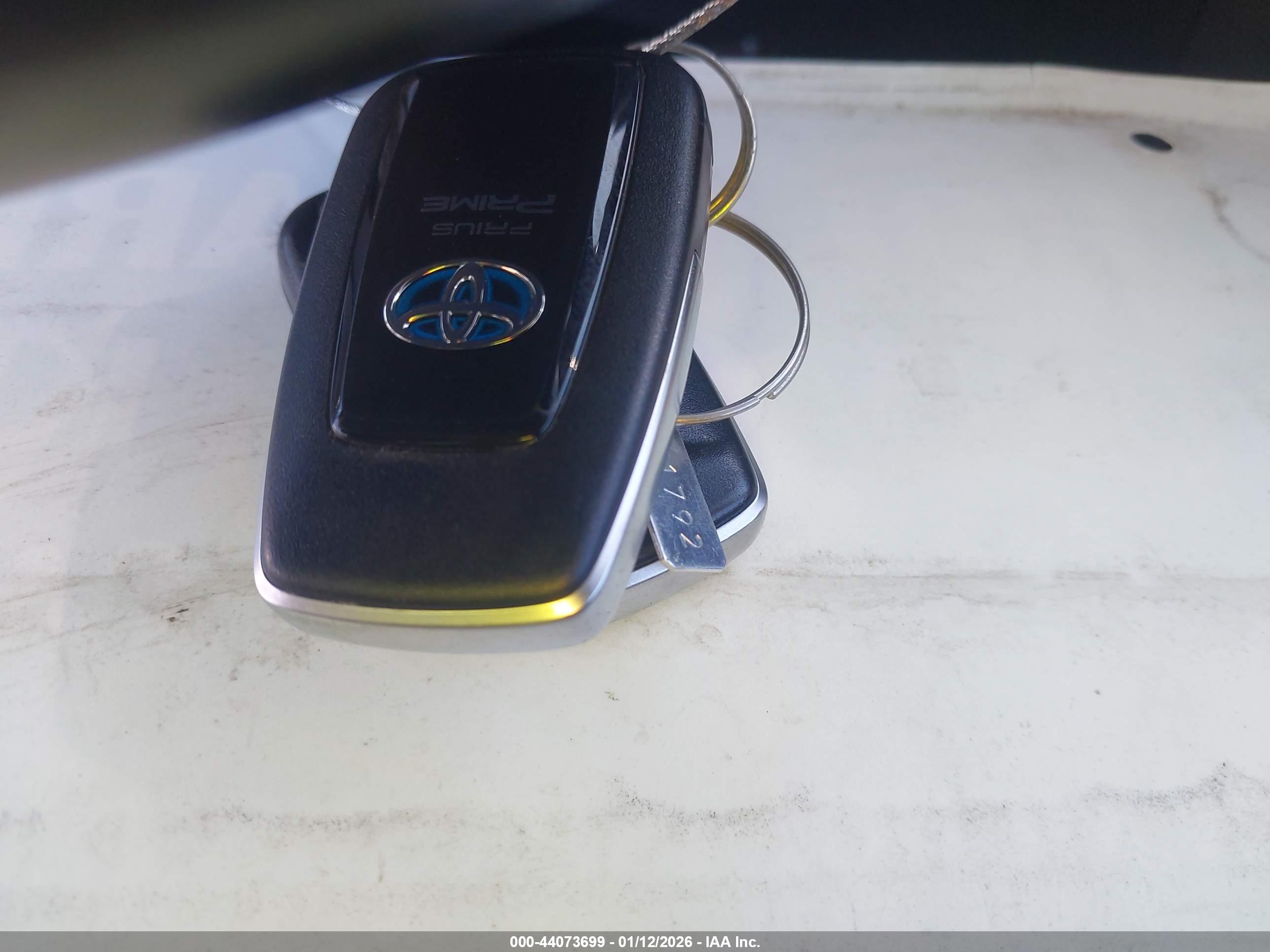 TOYOTA PRIUS image 11