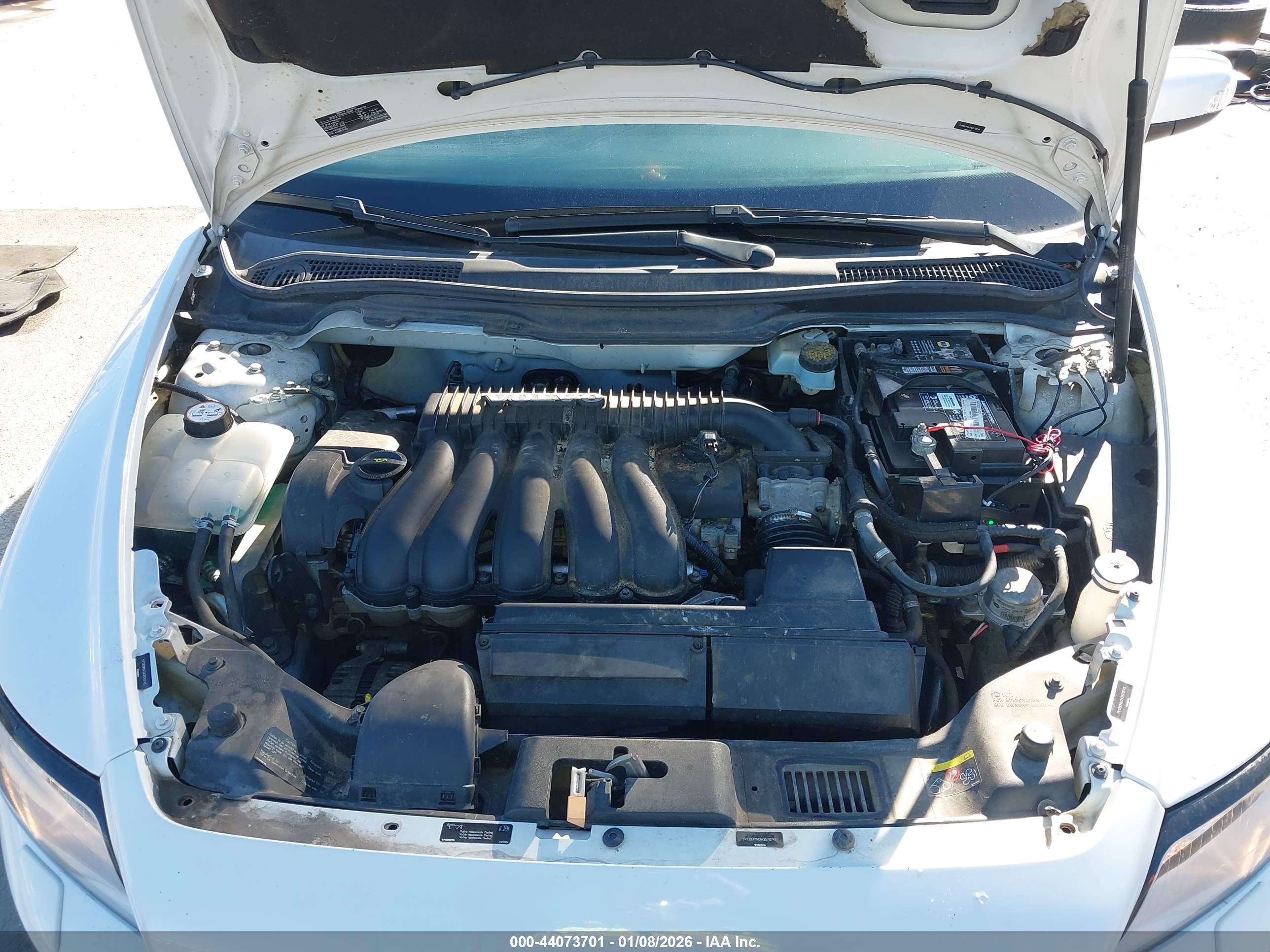 VOLVO V50 image 10