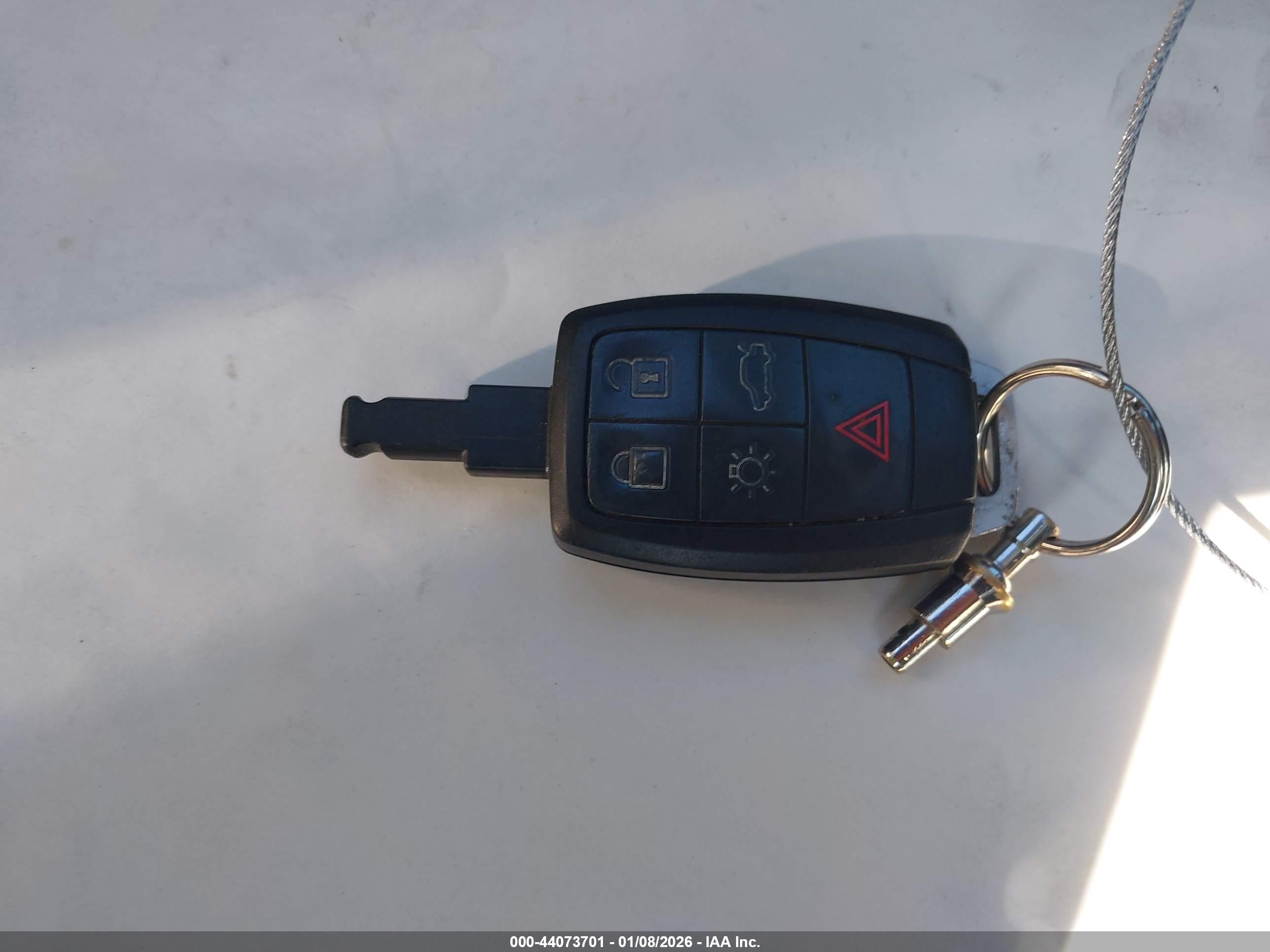 VOLVO V50 image 11