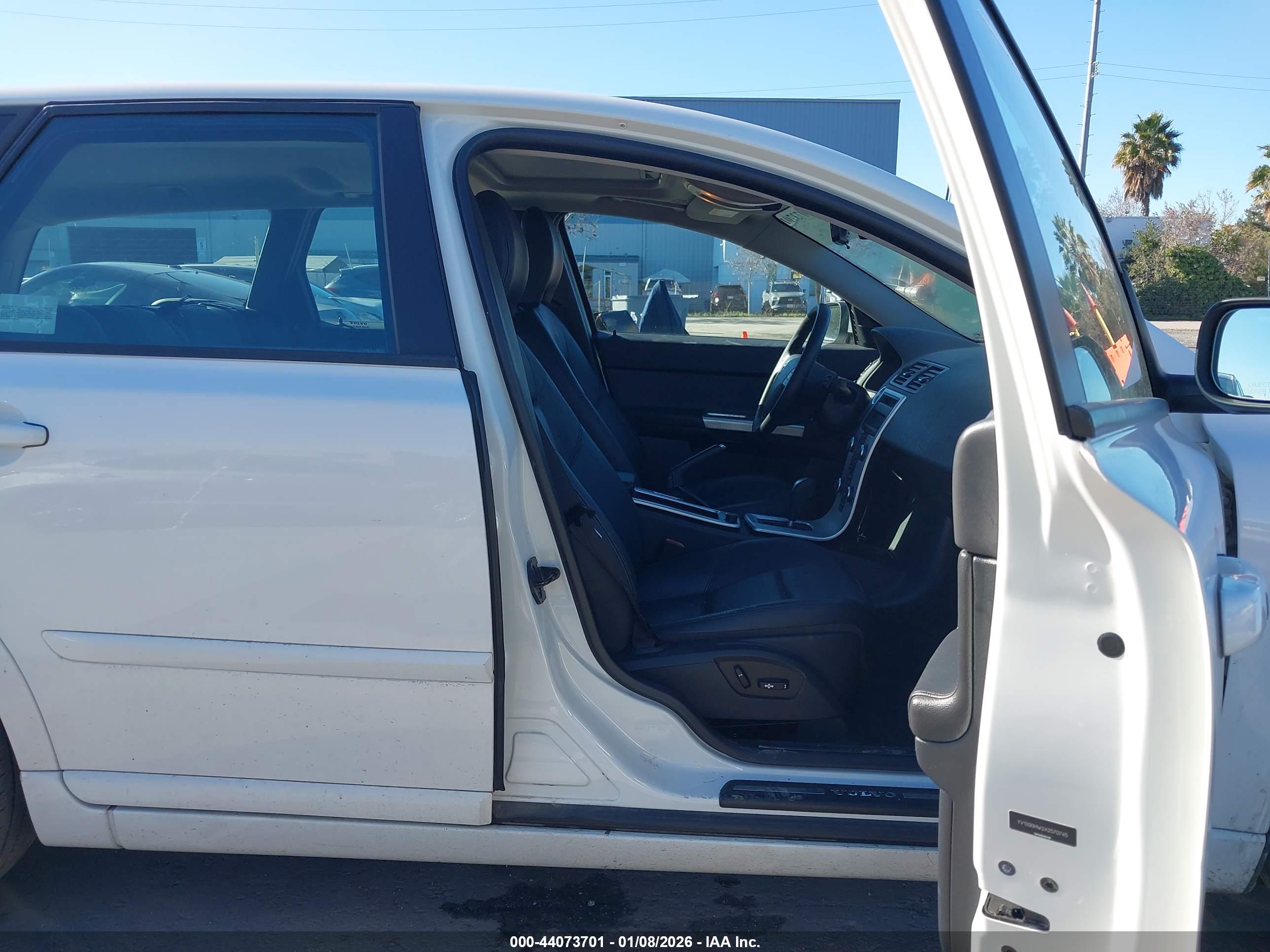 VOLVO V50 image 5