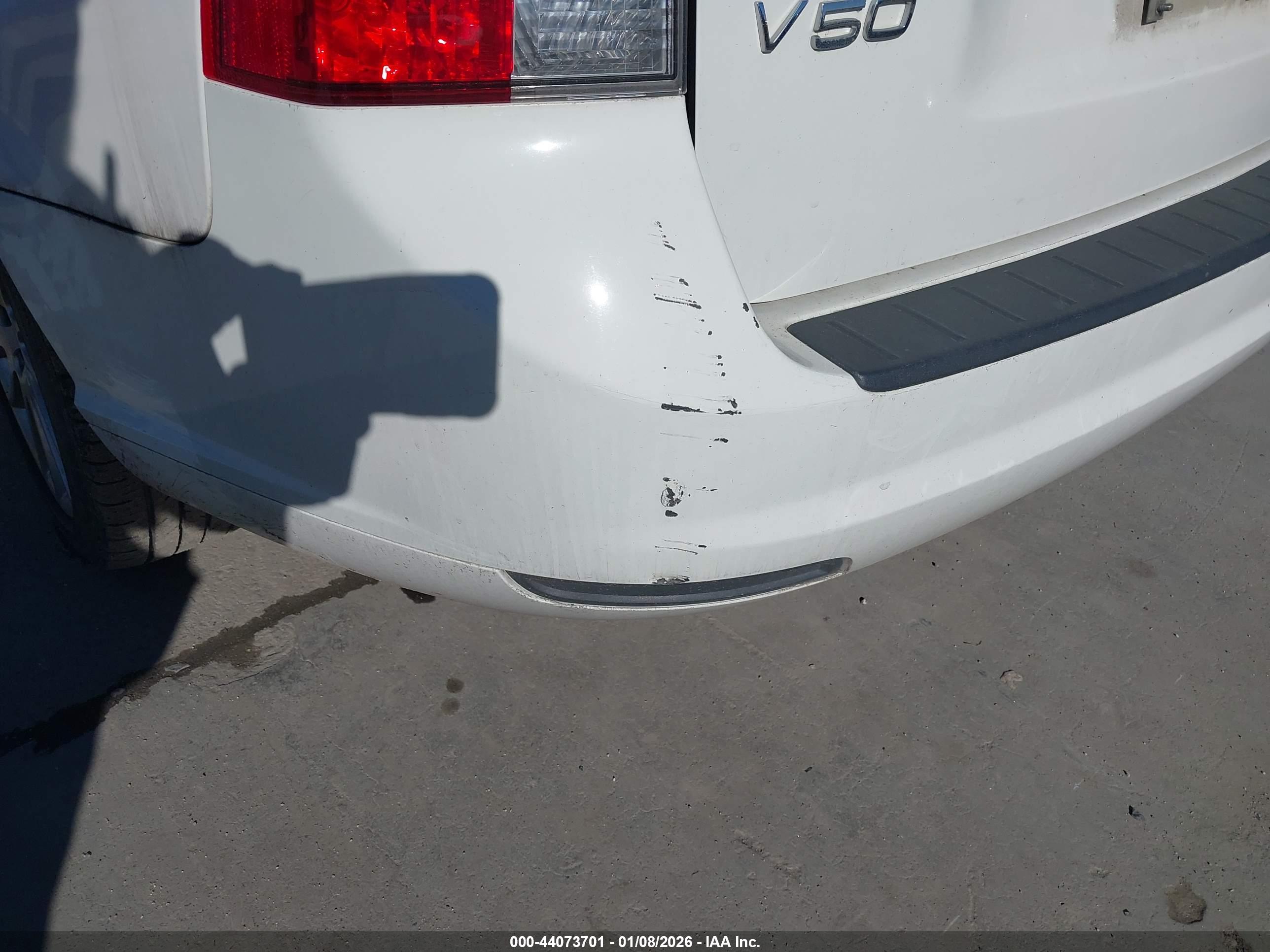 VOLVO V50 image 6