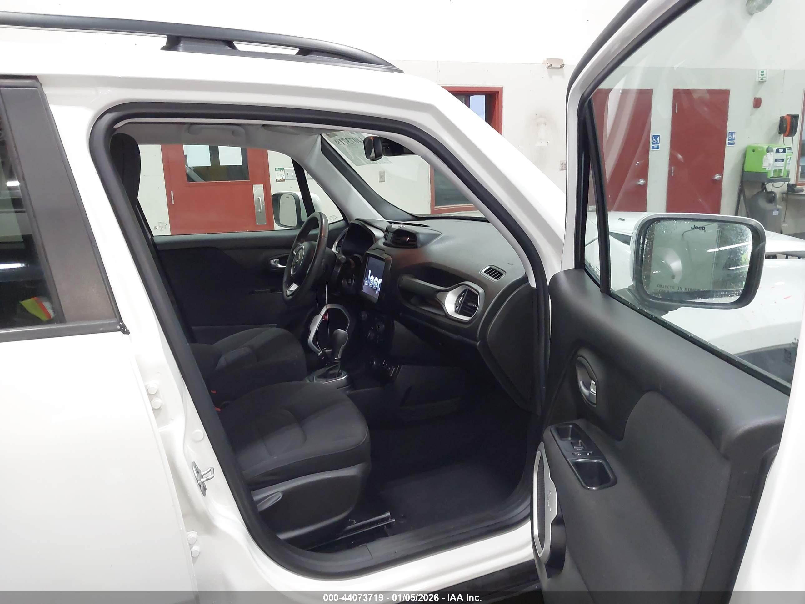 JEEP RENEGADE image 5