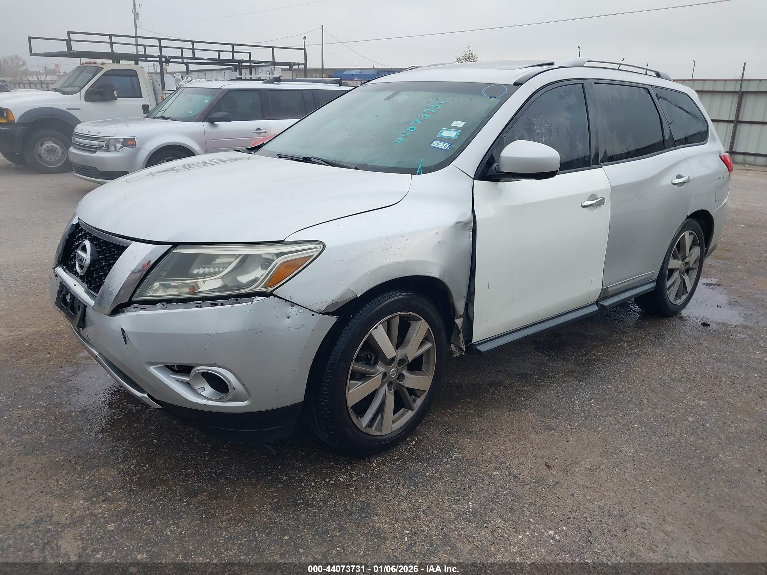 NISSAN PATHFINDER image 2