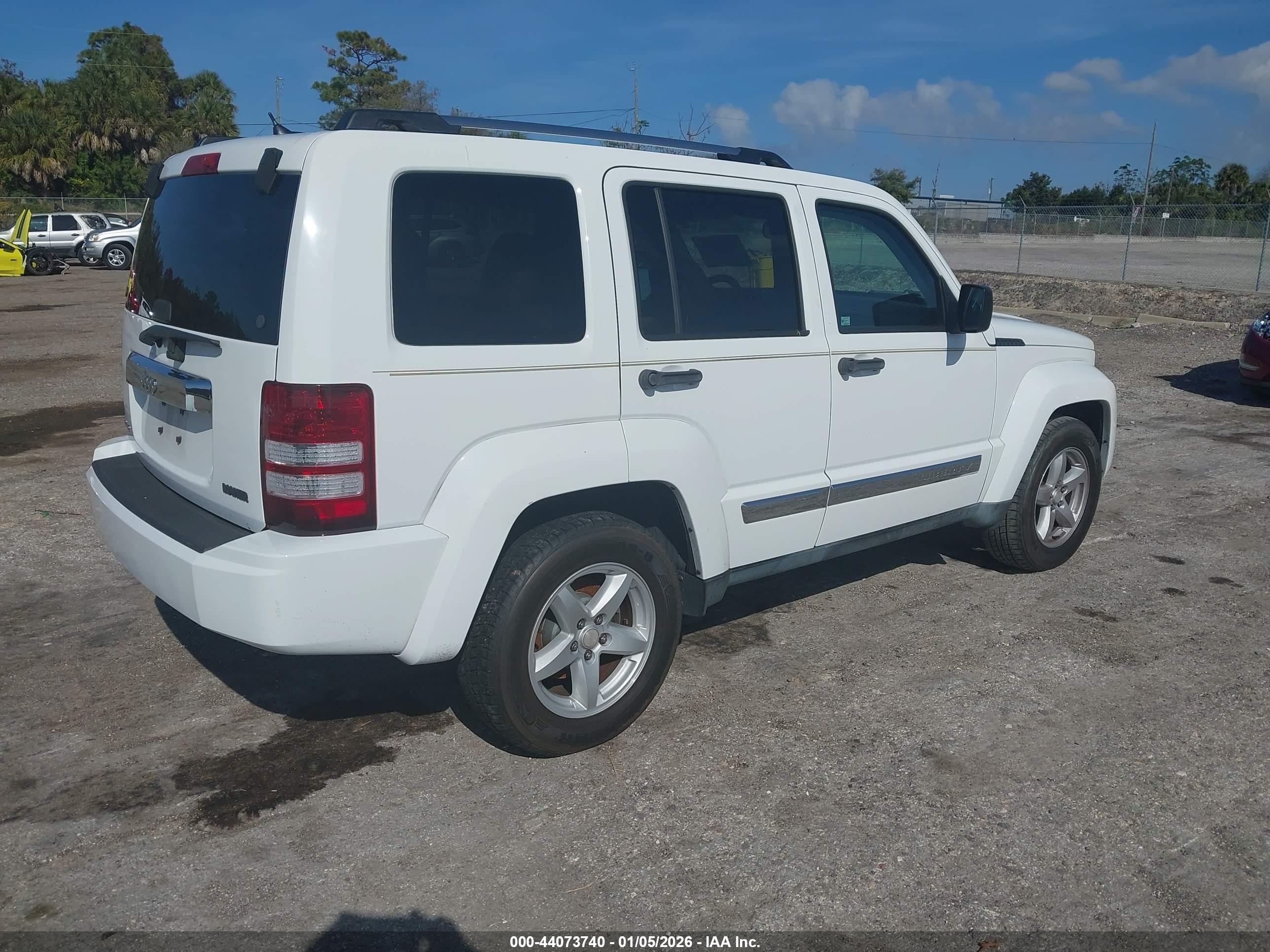 JEEP LIBERTY image 4