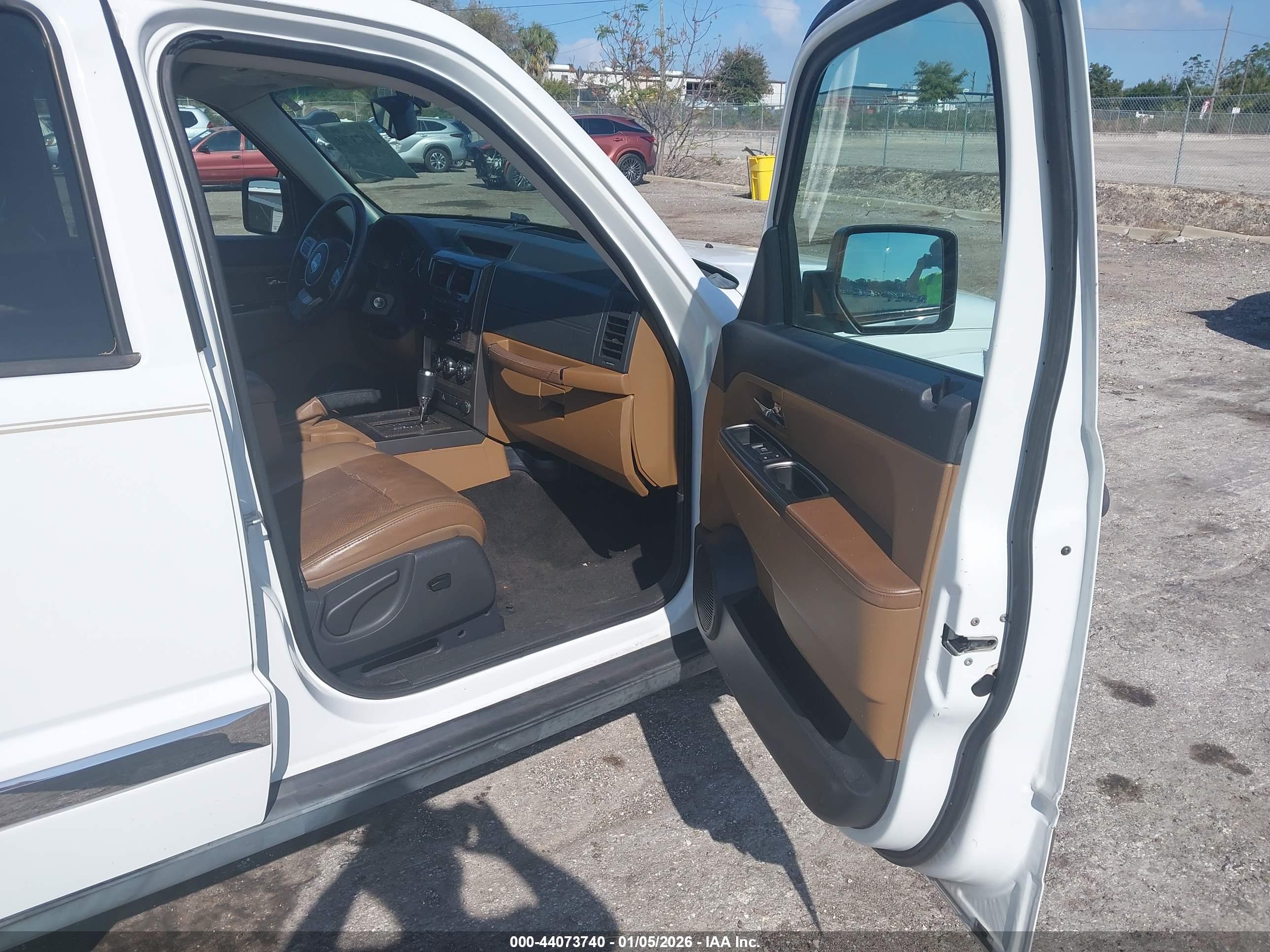 JEEP LIBERTY image 5