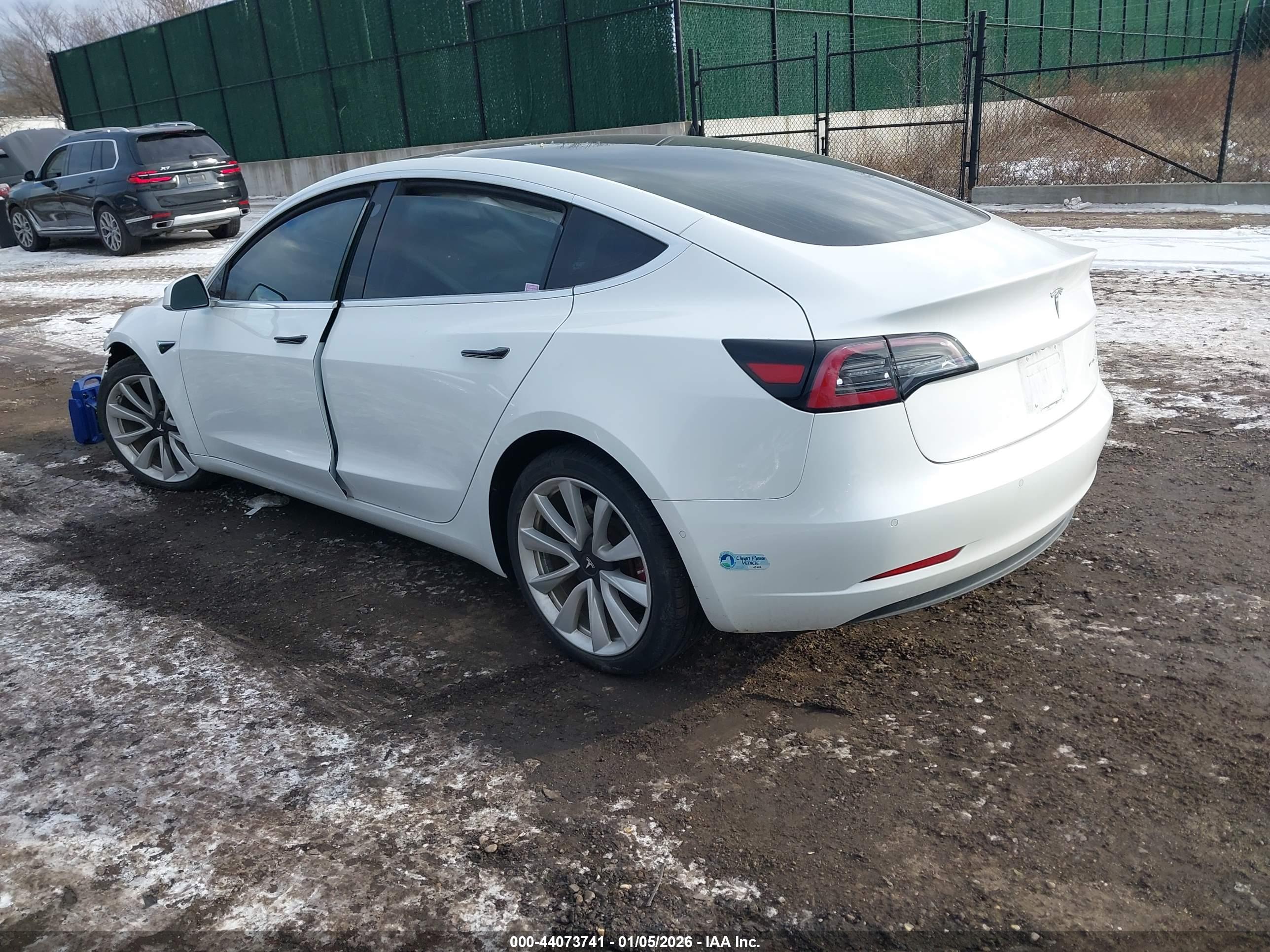 TESLA MODEL image 3
