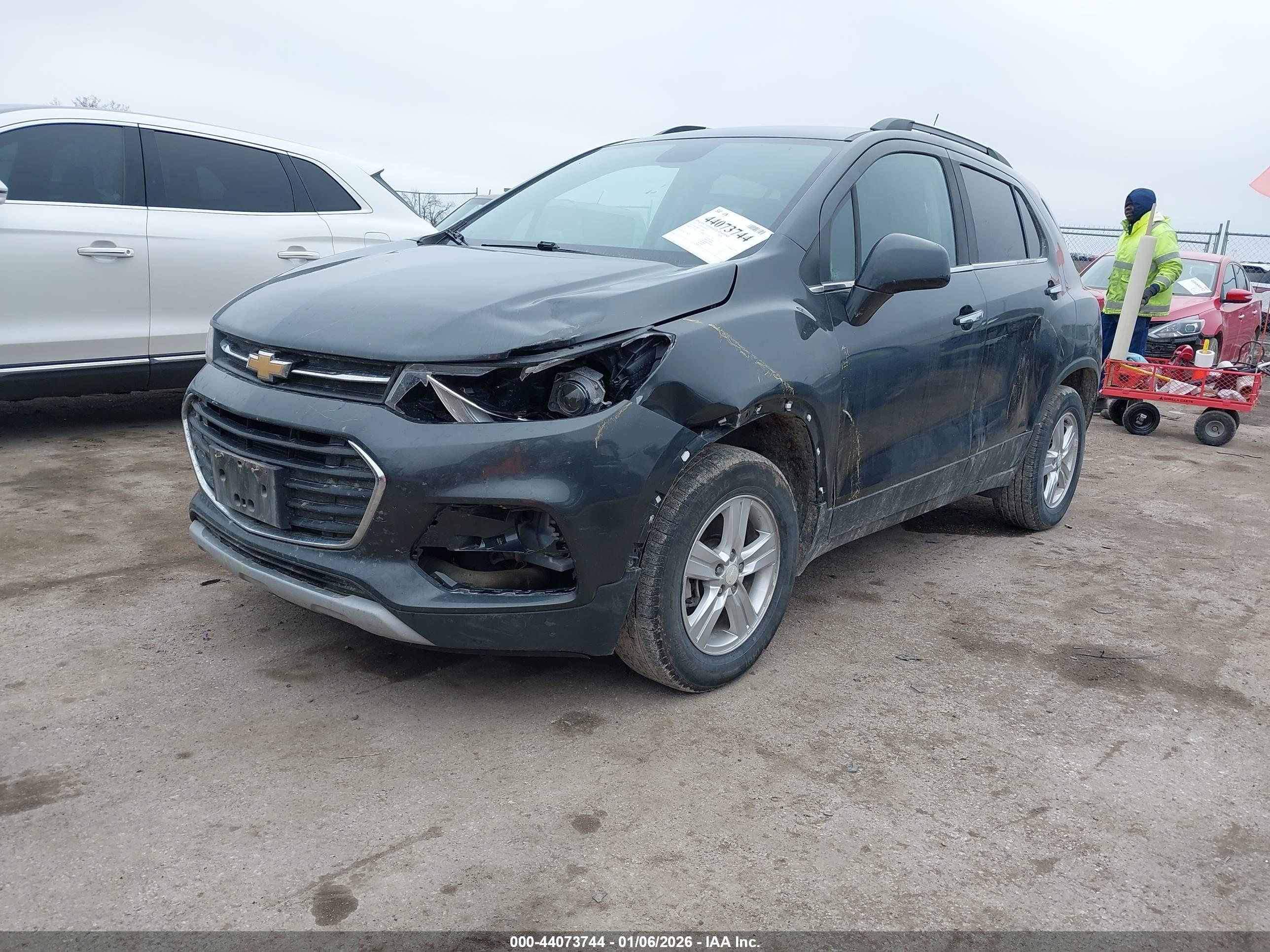 CHEVROLET TRAX image 2
