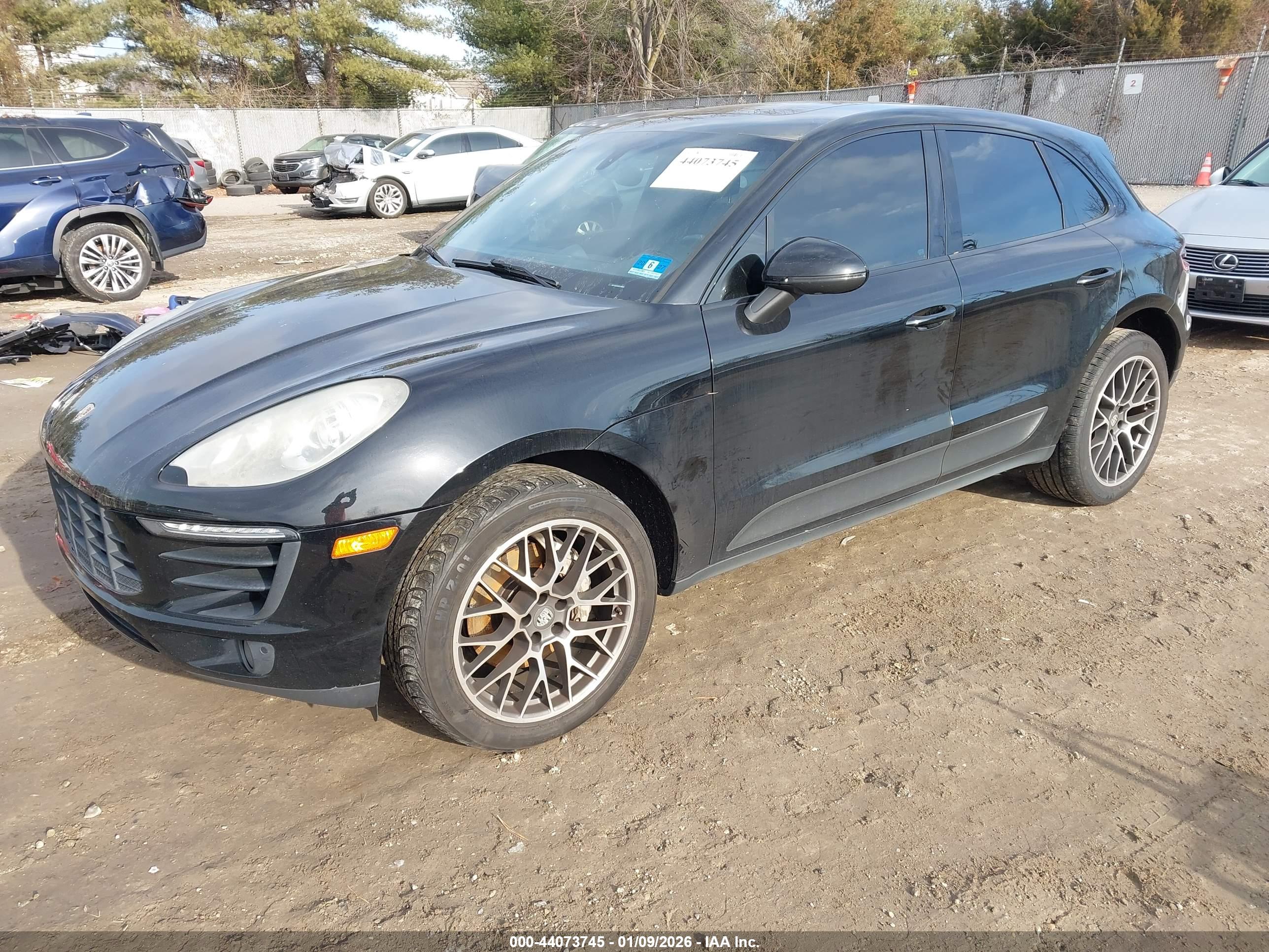 PORSCHE MACAN image 2