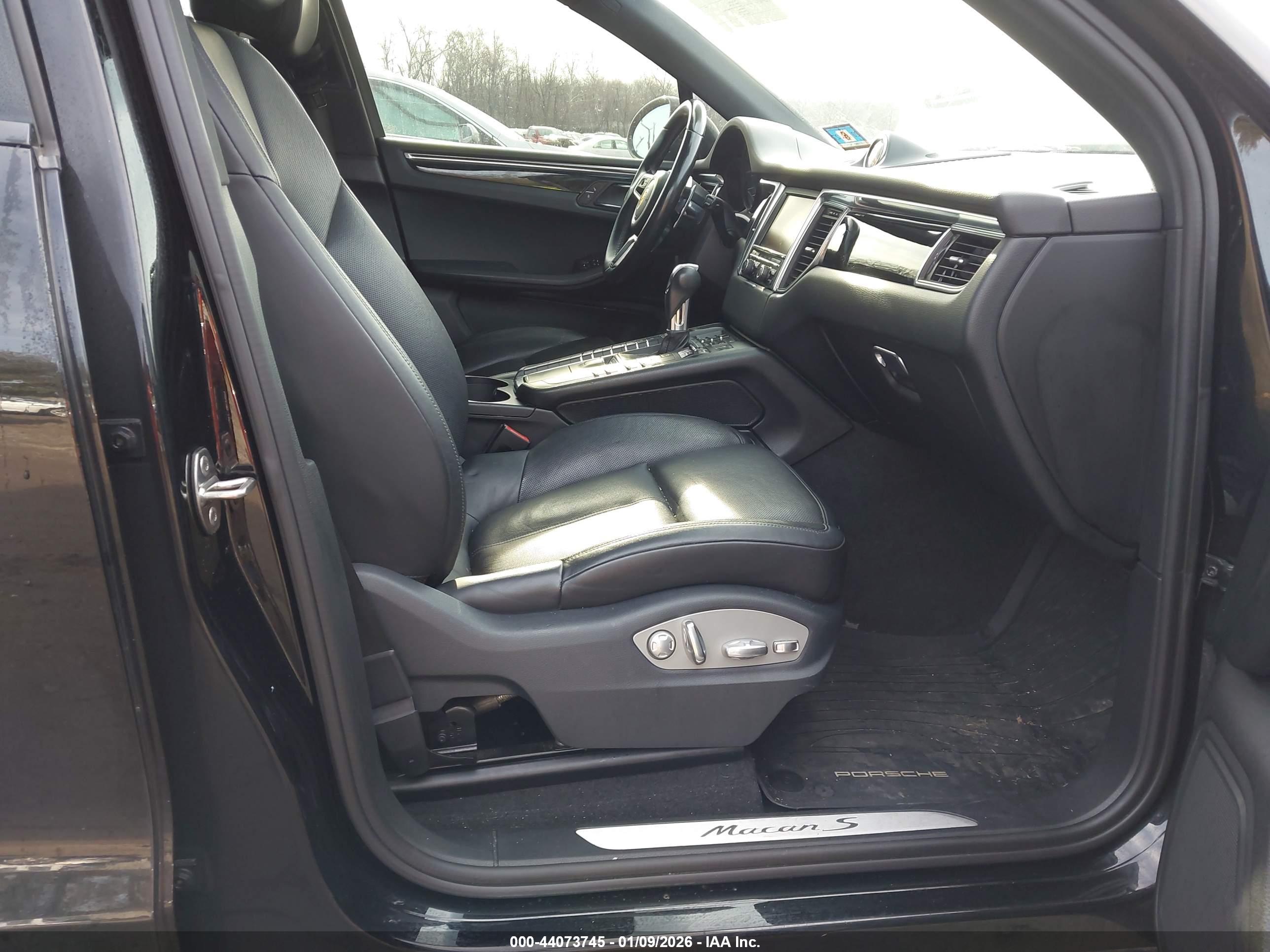 PORSCHE MACAN image 5