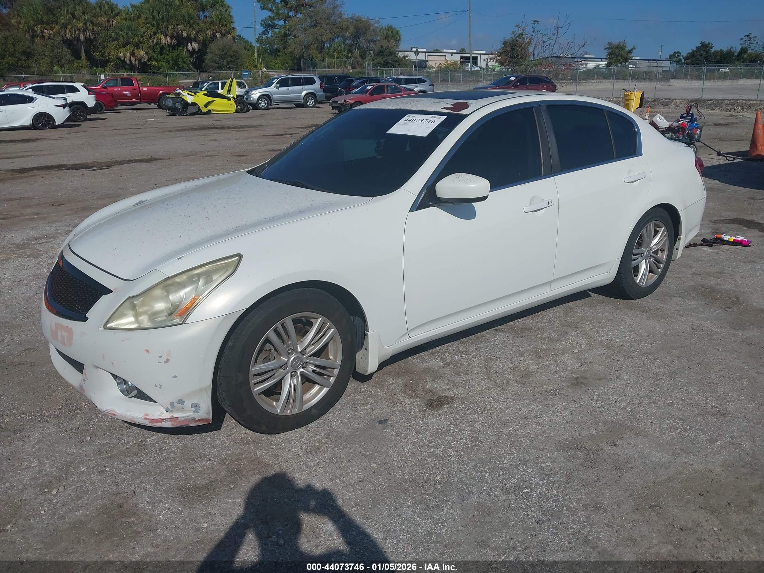 INFINITI G37 image 2