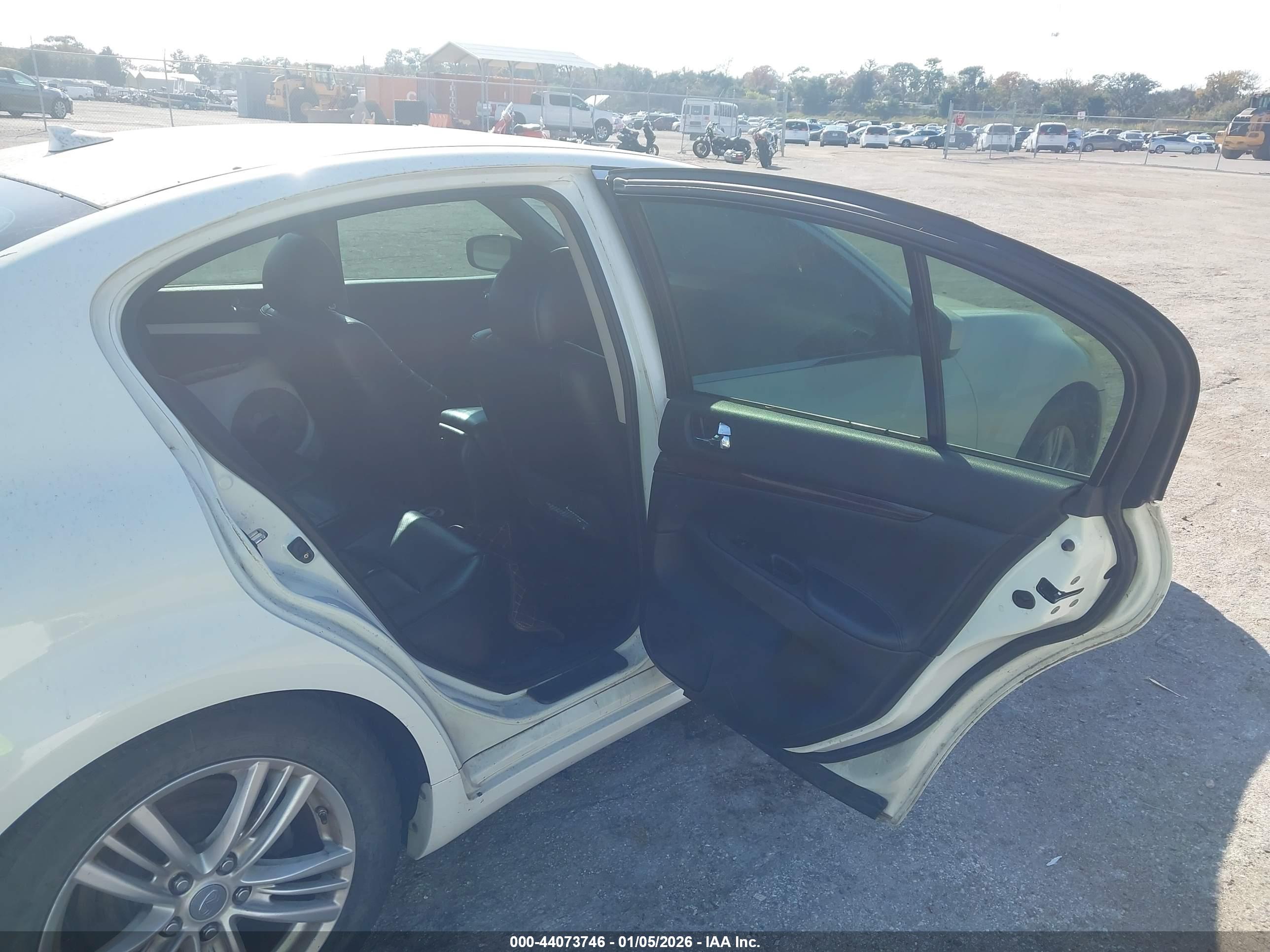 INFINITI G37 image 8