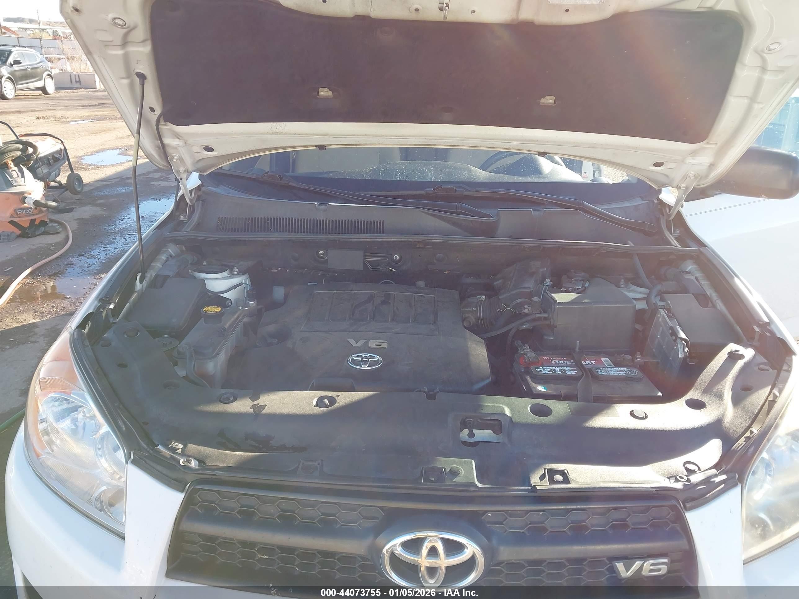 TOYOTA RAV4 image 10