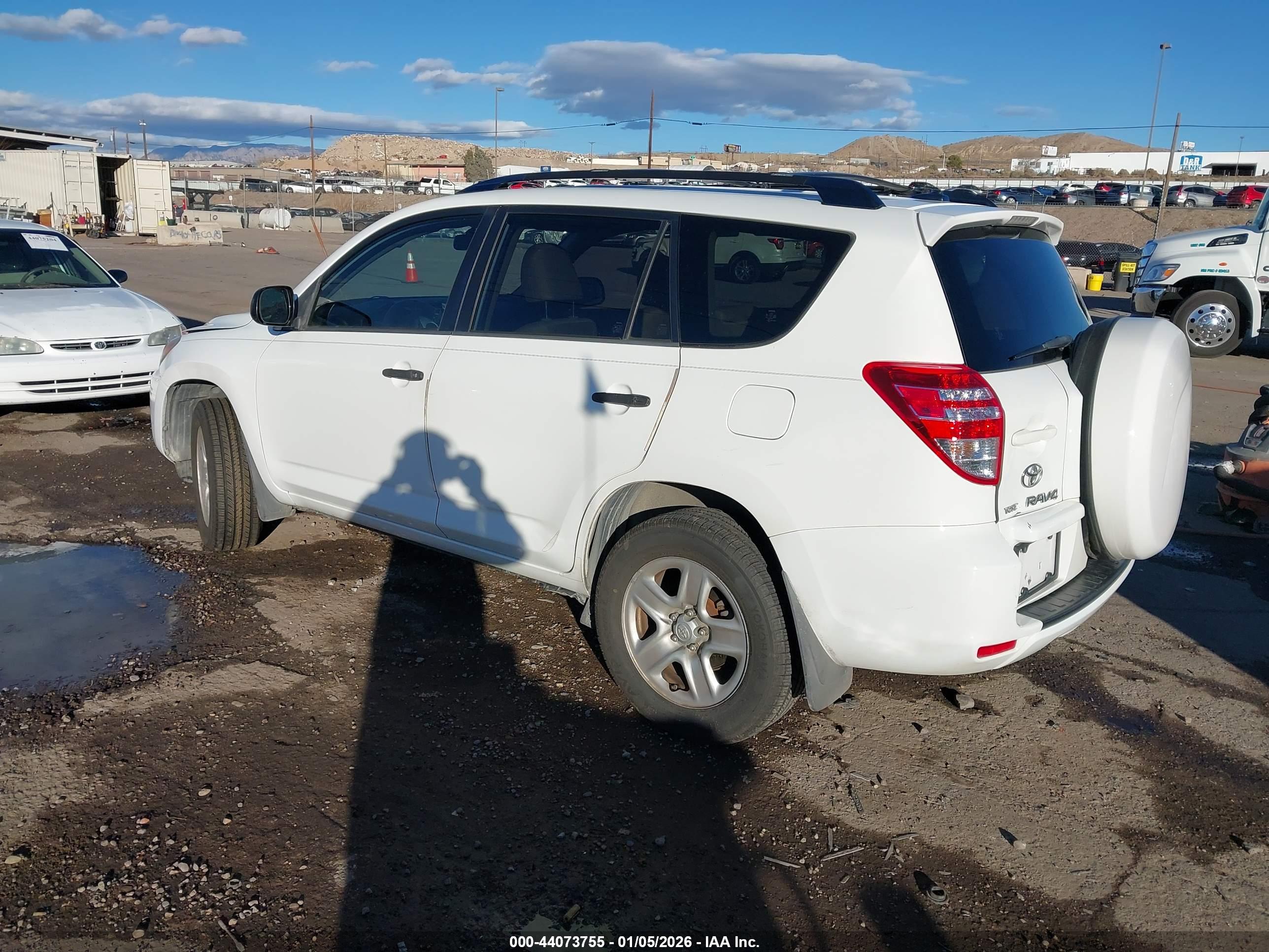 TOYOTA RAV4 image 3