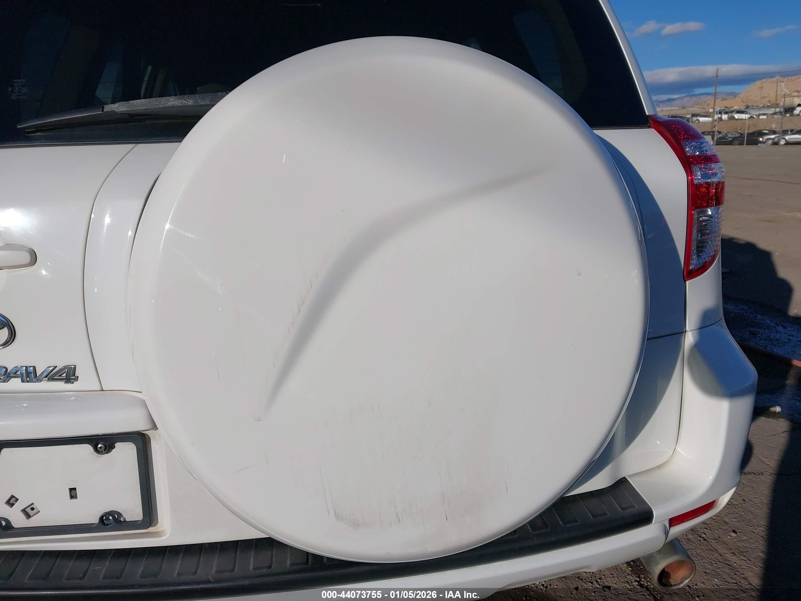 TOYOTA RAV4 image 6
