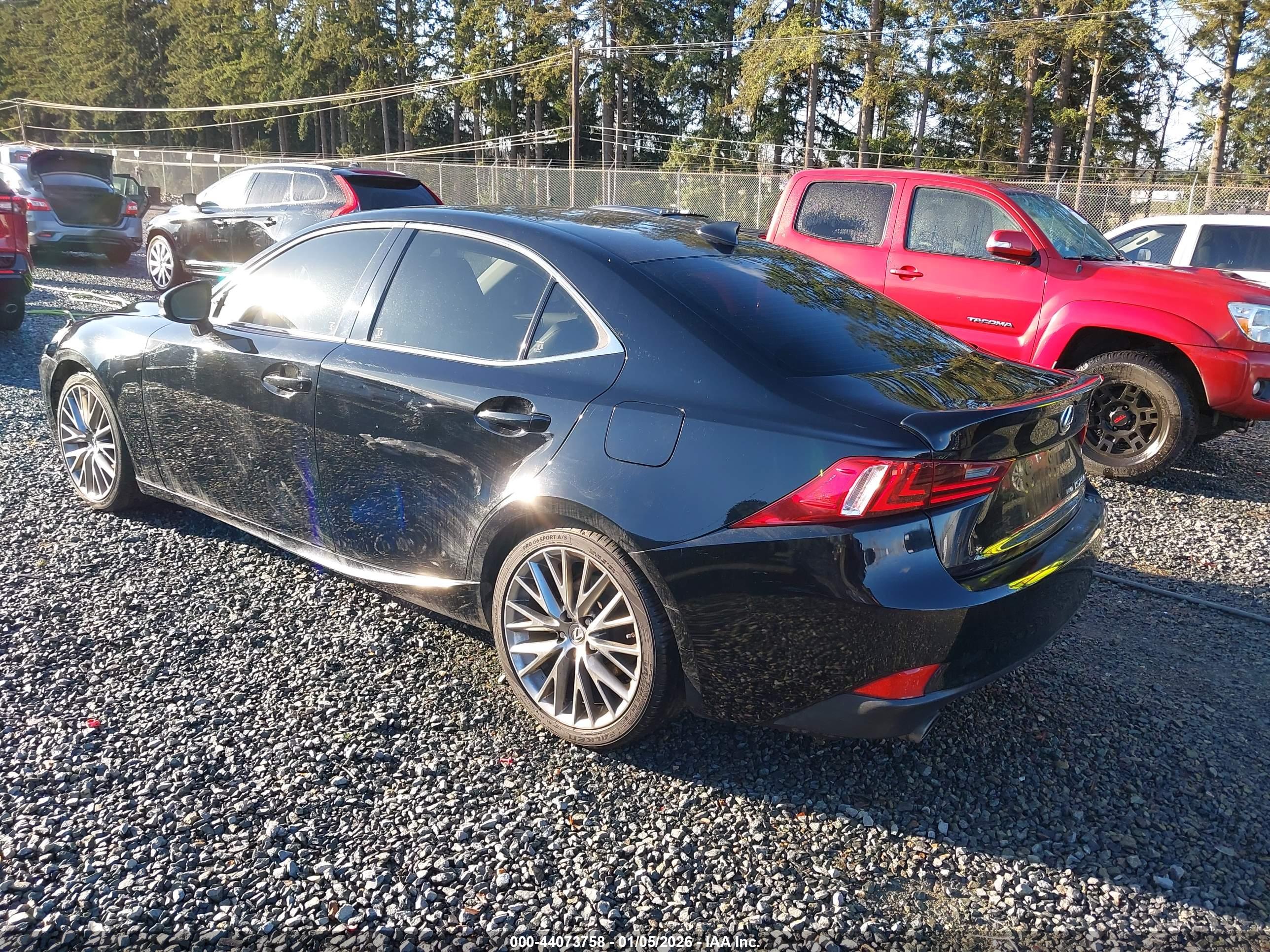 LEXUS IS image 3