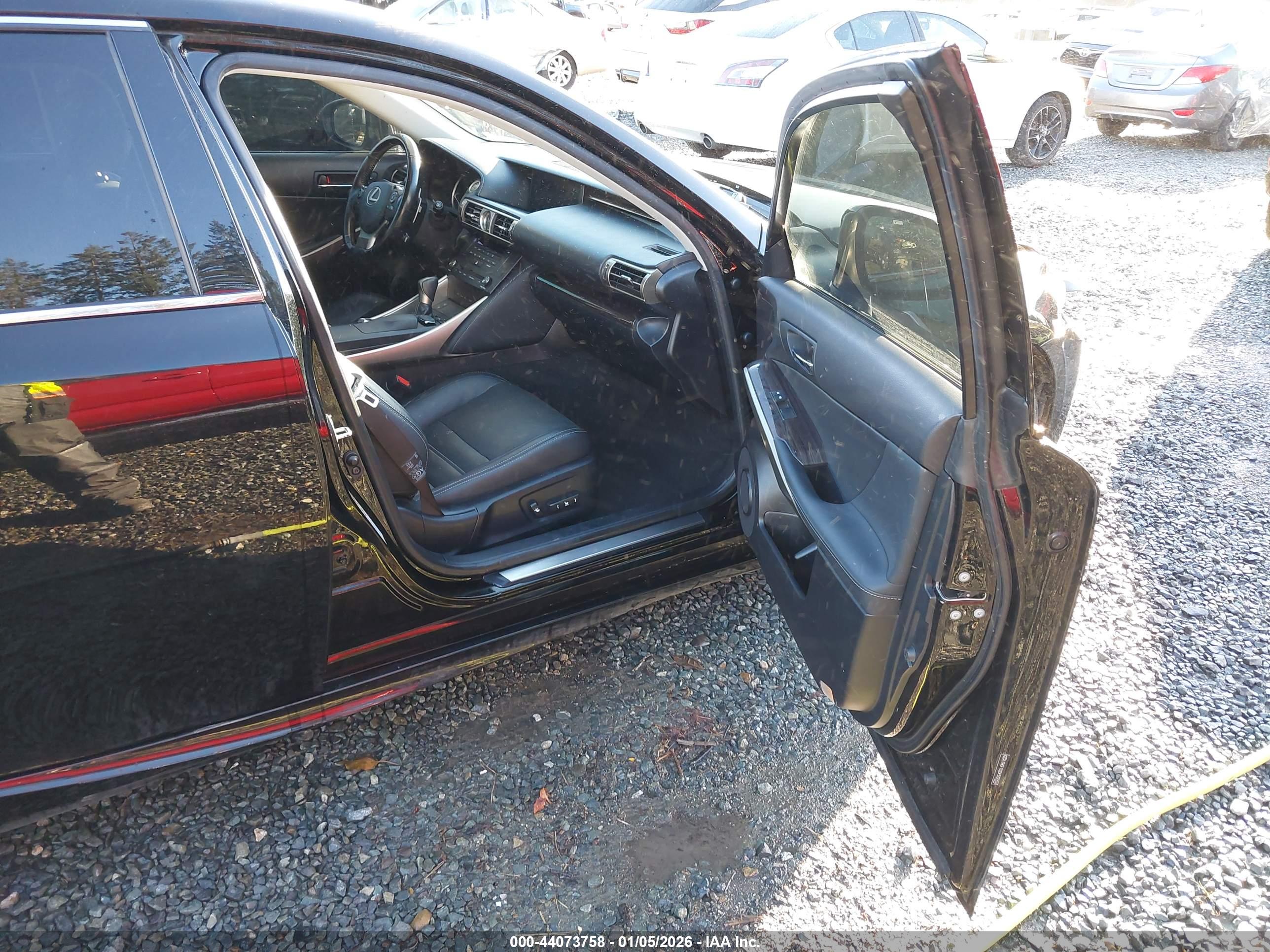 LEXUS IS image 5