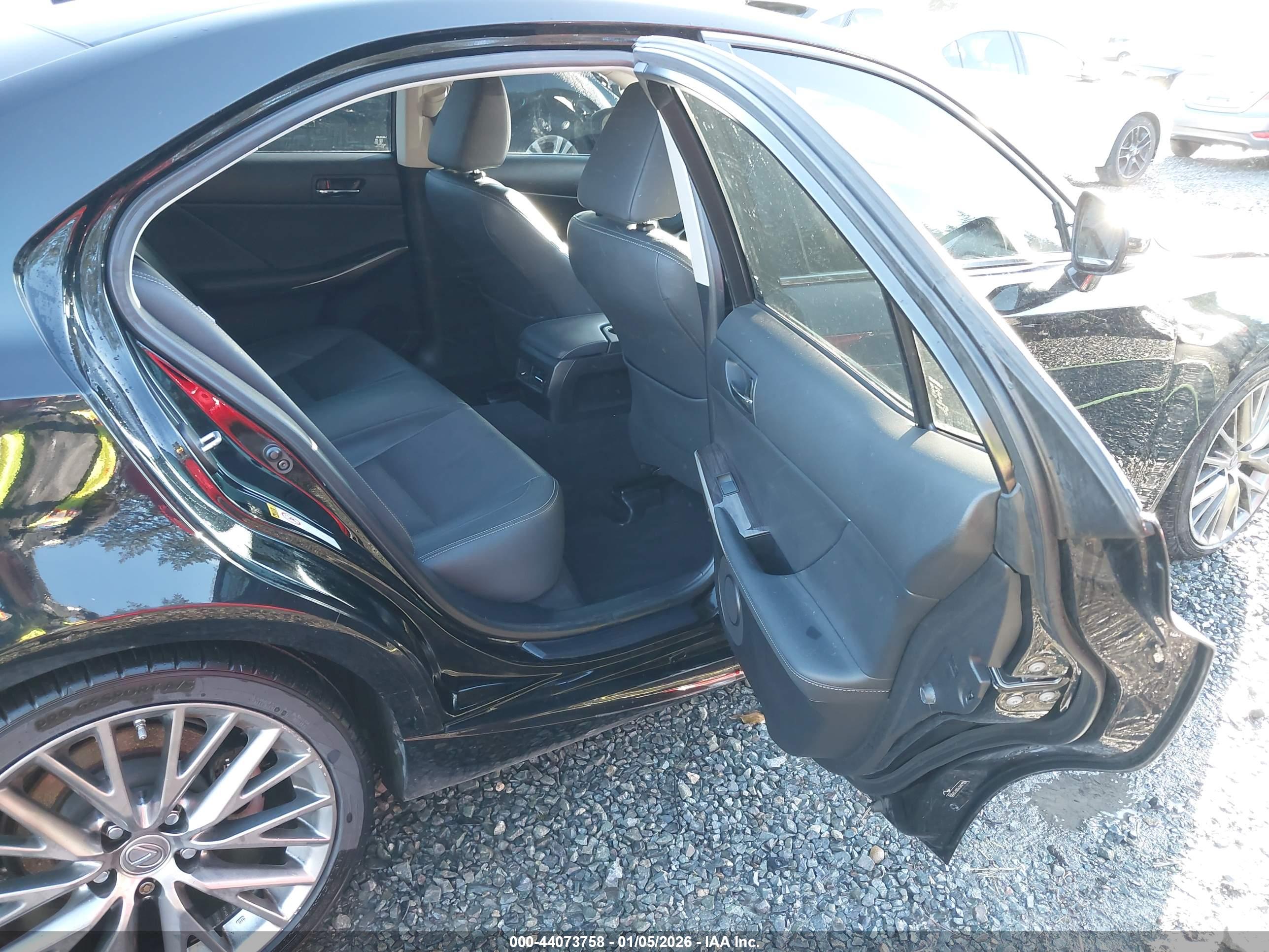 LEXUS IS image 8