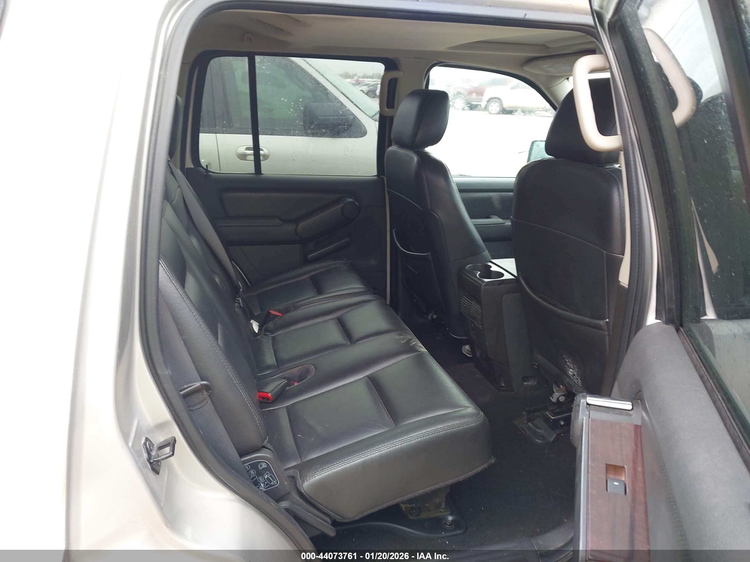FORD EXPLORER image 8