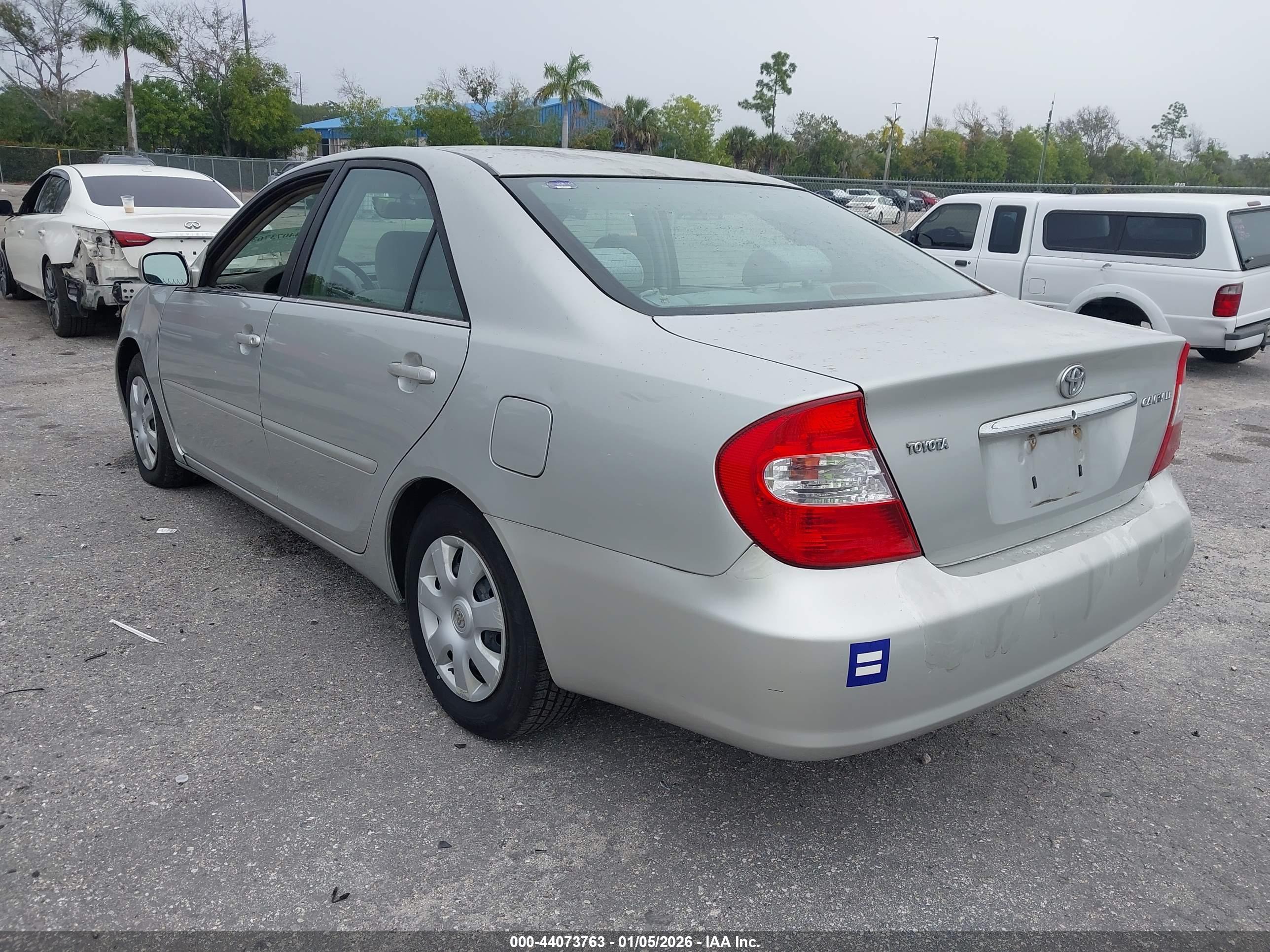 TOYOTA CAMRY image 3