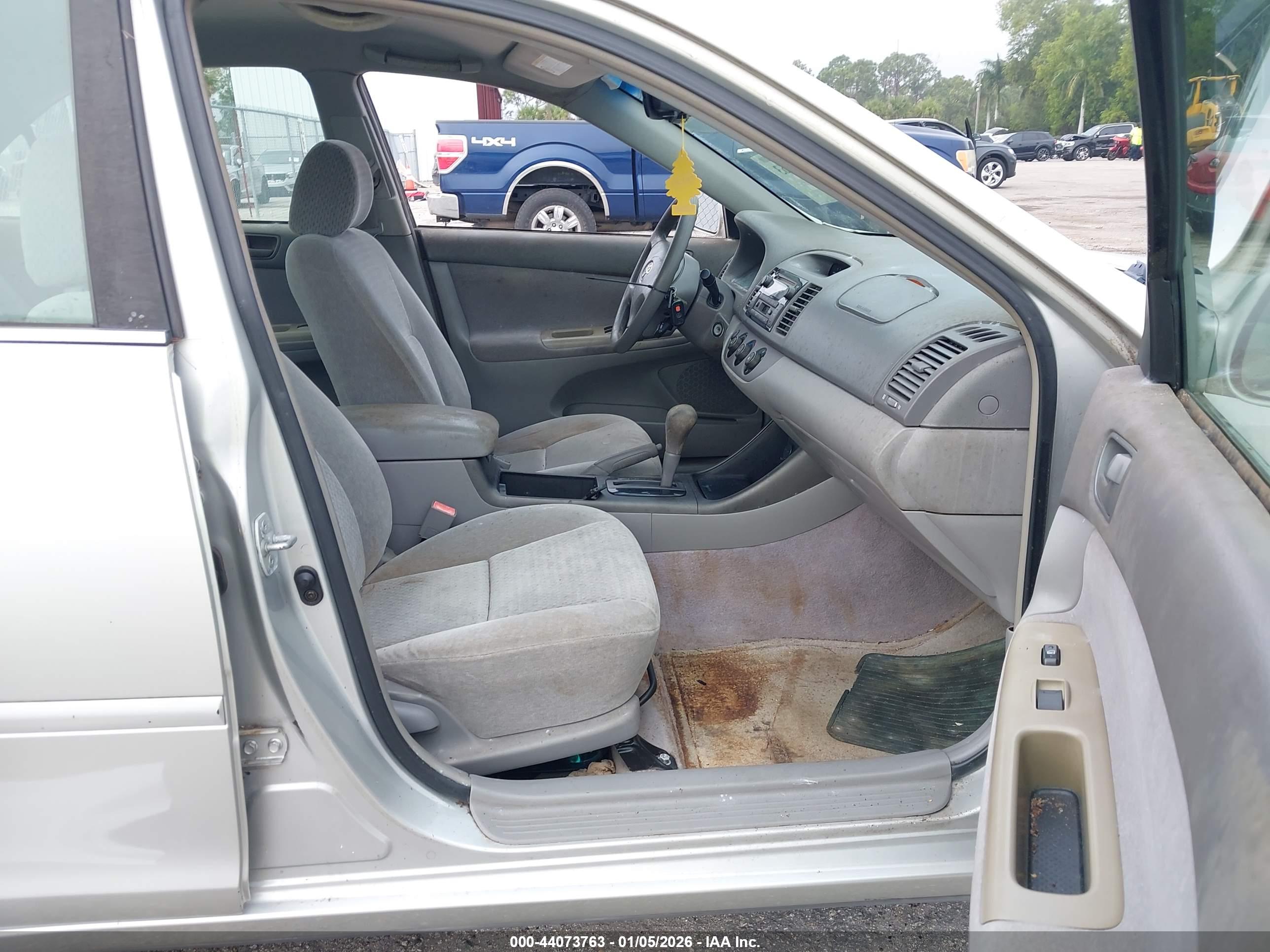 TOYOTA CAMRY image 5